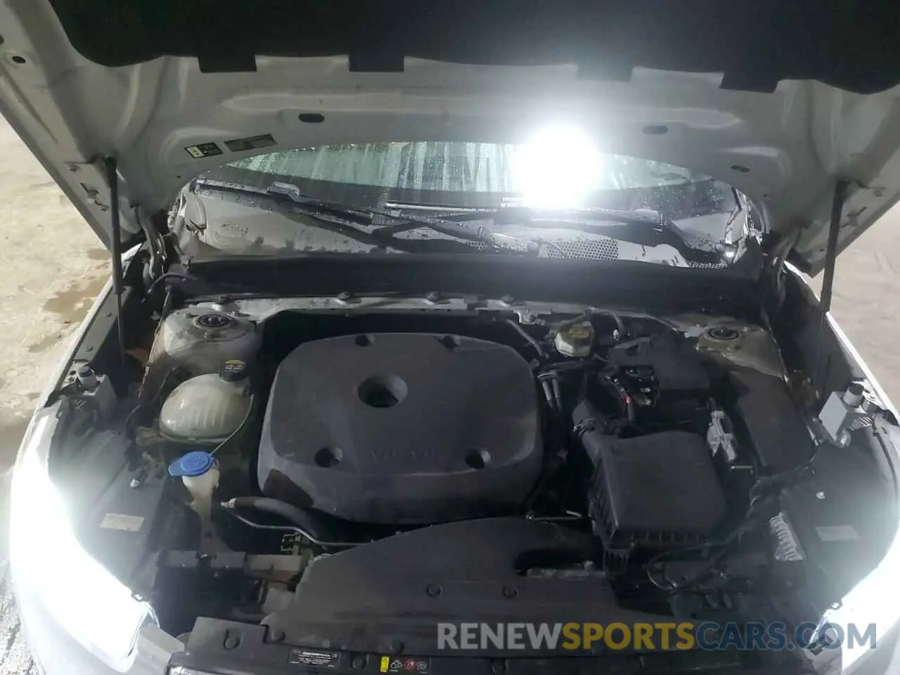 12 fotografías del automóvil dañado YV4162UK4L2269487 VOLVO XC40 2020