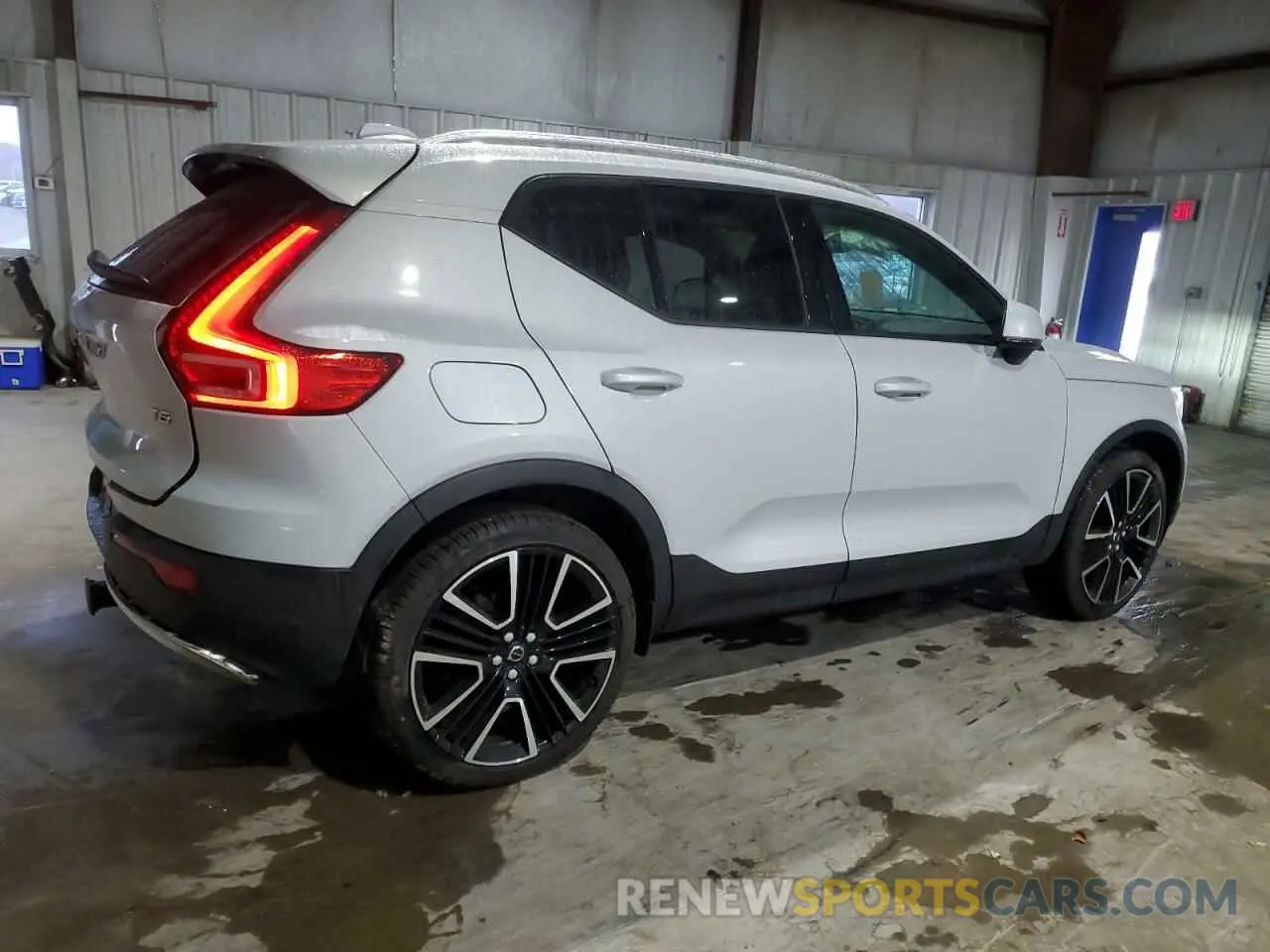 3 fotografías del automóvil dañado YV4162UK4L2269487 VOLVO XC40 2020