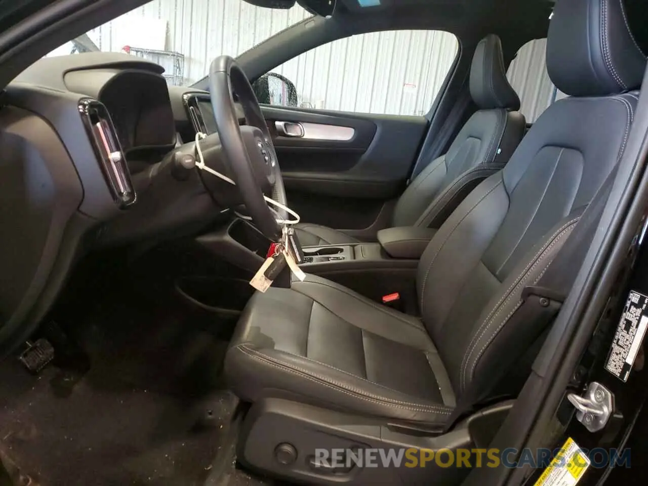 7 fotografías del automóvil dañado YV4162UK4L2270557 VOLVO XC40 2020