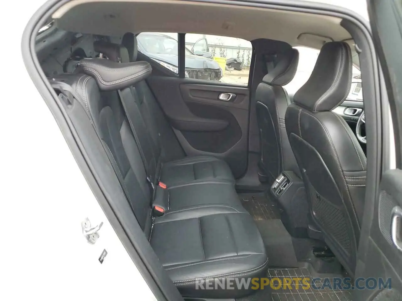 11 fotografías del automóvil dañado YV4162UK4L2296267 VOLVO XC40 2020