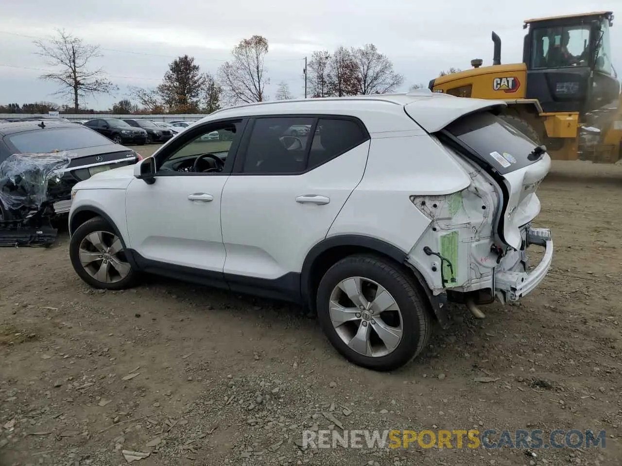 2 fotografías del automóvil dañado YV4162UK4L2296267 VOLVO XC40 2020