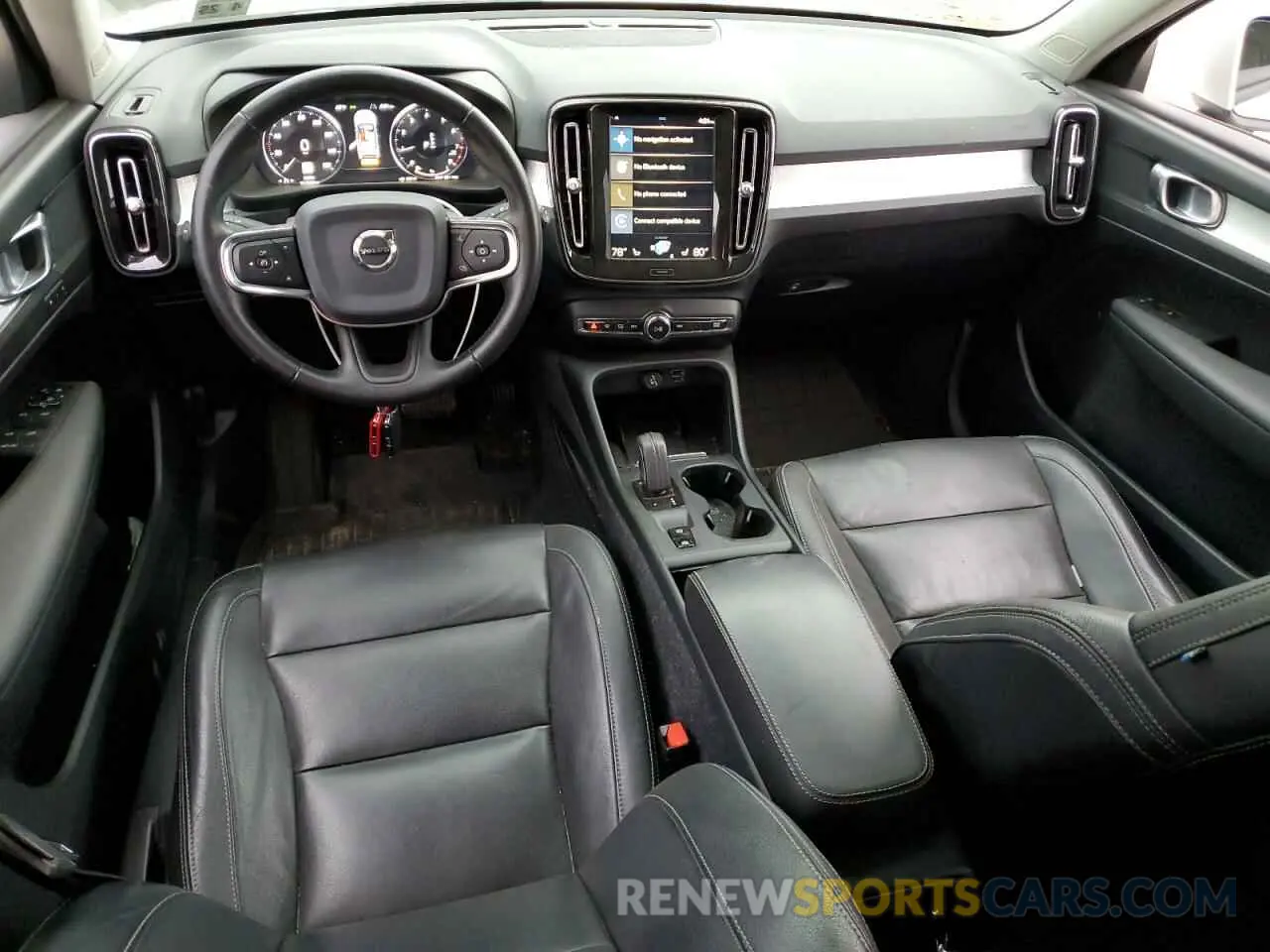 8 fotografías del automóvil dañado YV4162UK4L2296267 VOLVO XC40 2020