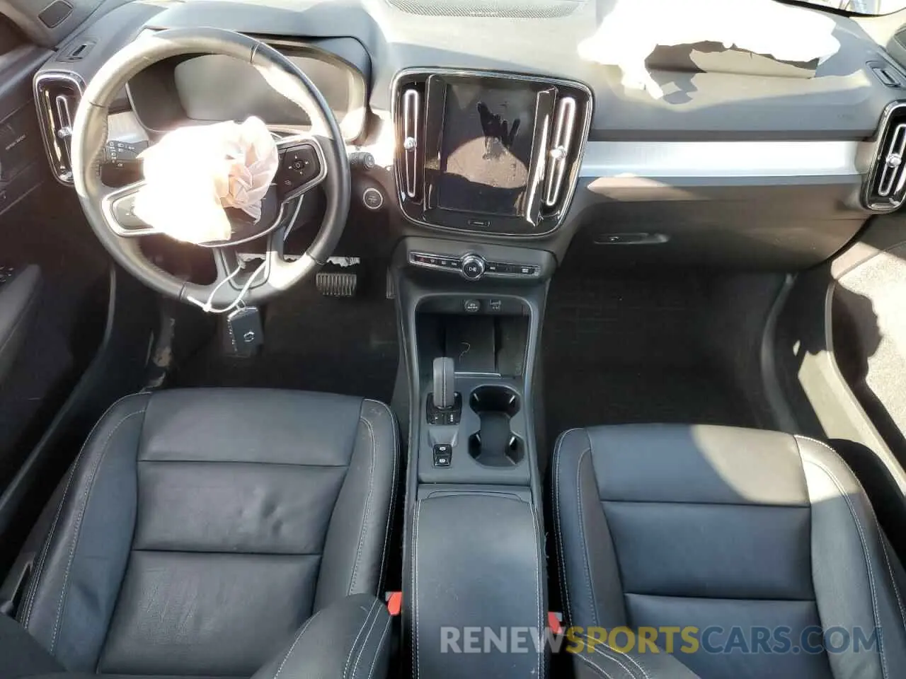8 fotografías del automóvil dañado YV4162UK5L2266694 VOLVO XC40 2020