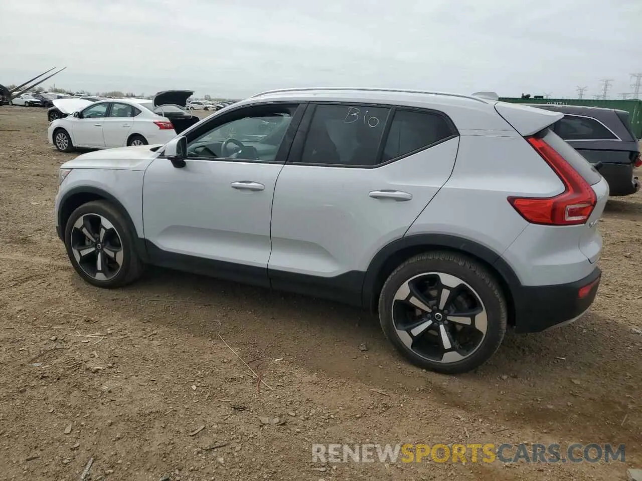 2 fotografías del automóvil dañado YV4162UK5L2345833 VOLVO XC40 2020
