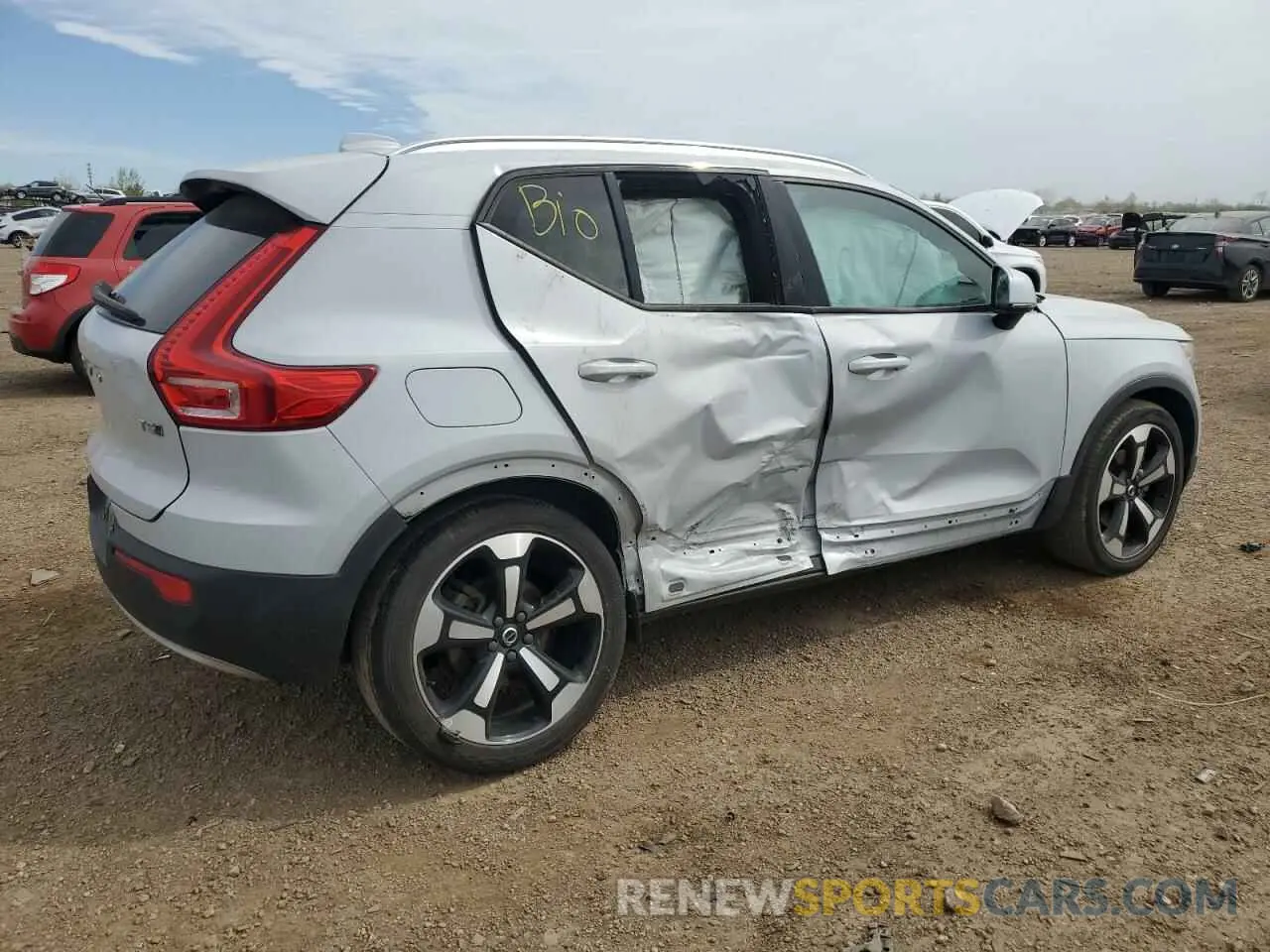 3 fotografías del automóvil dañado YV4162UK5L2345833 VOLVO XC40 2020