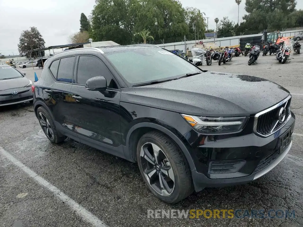 4 fotografías del automóvil dañado YV4162UK6L2275372 VOLVO XC40 2020
