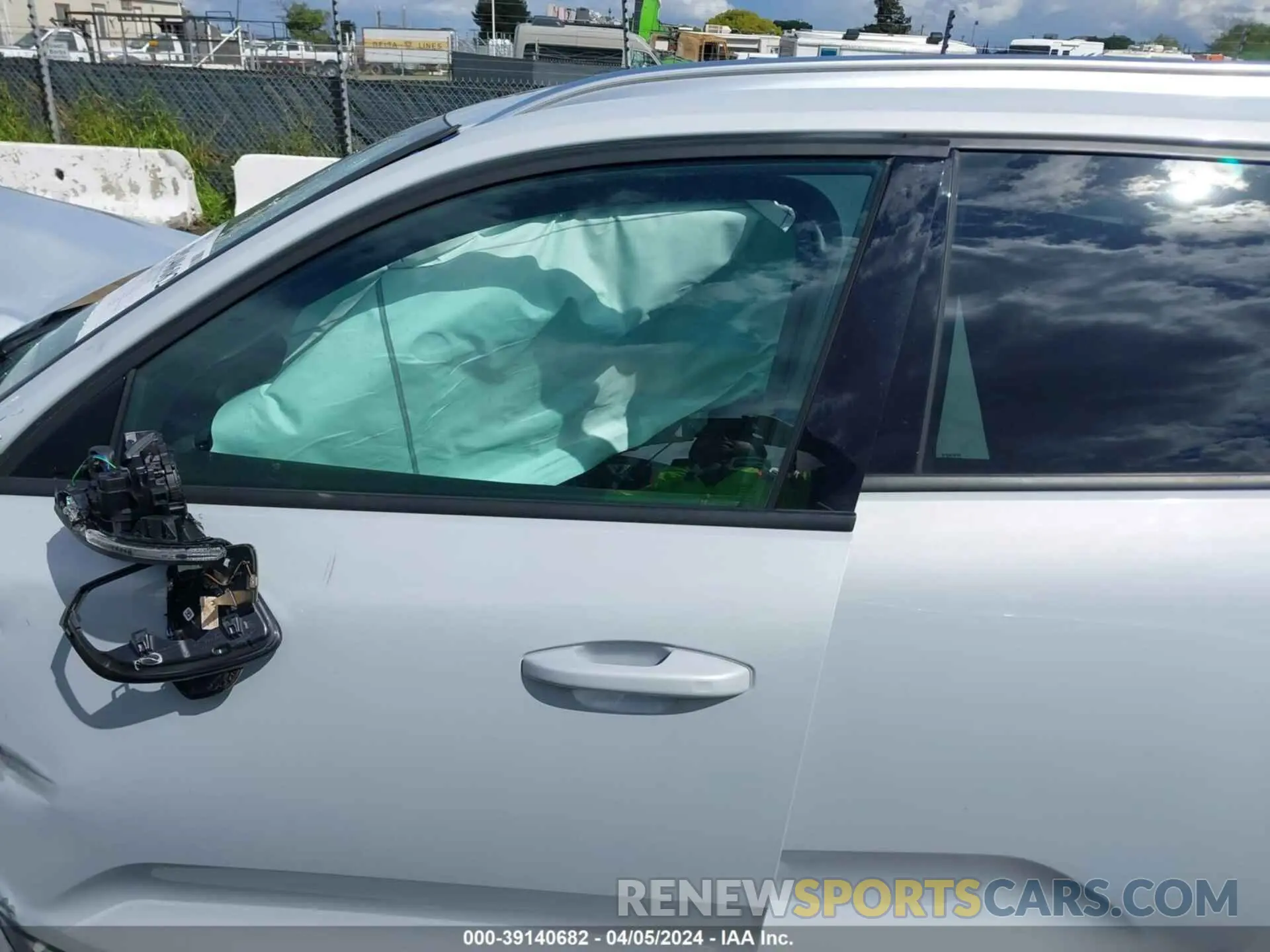 14 fotografías del automóvil dañado YV4162UK6L2338664 VOLVO XC40 2020