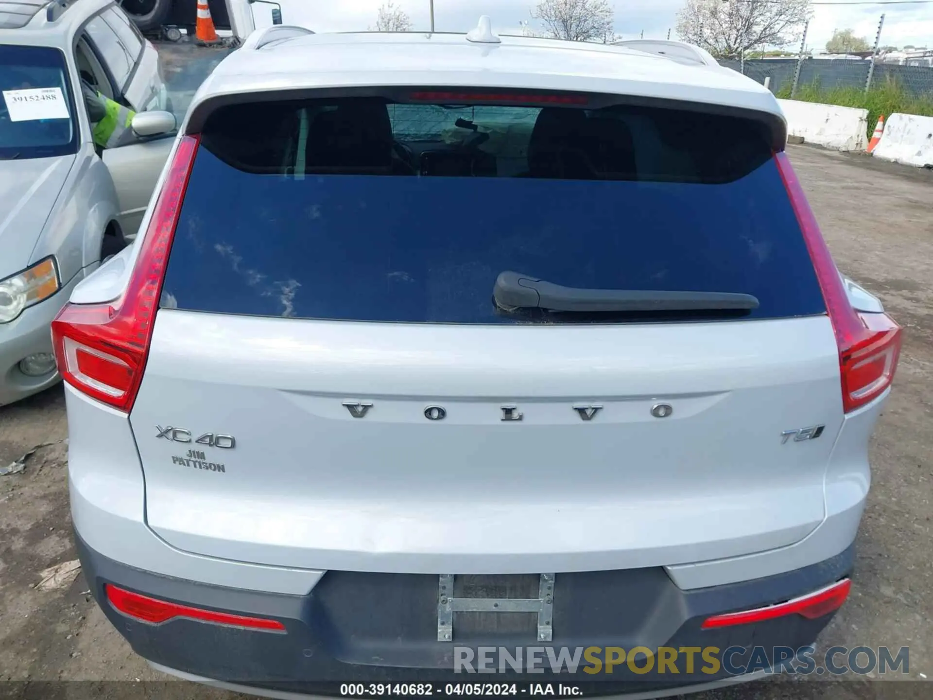 16 fotografías del automóvil dañado YV4162UK6L2338664 VOLVO XC40 2020