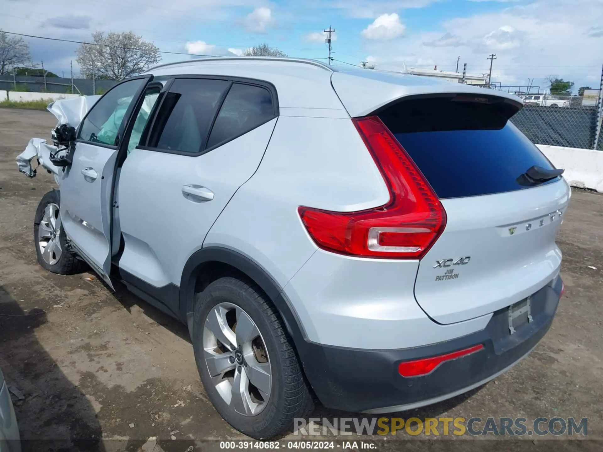 3 fotografías del automóvil dañado YV4162UK6L2338664 VOLVO XC40 2020