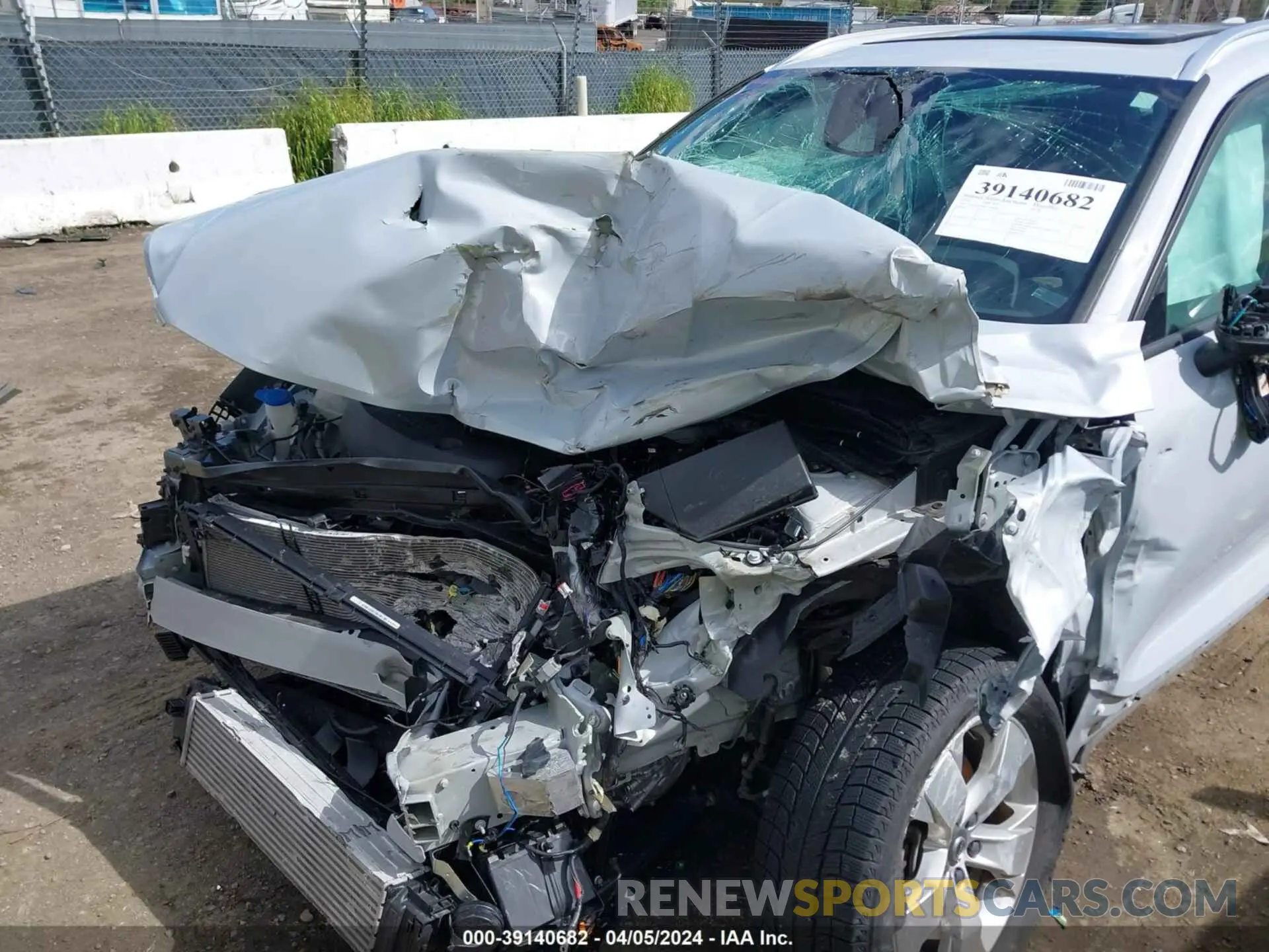 6 fotografías del automóvil dañado YV4162UK6L2338664 VOLVO XC40 2020
