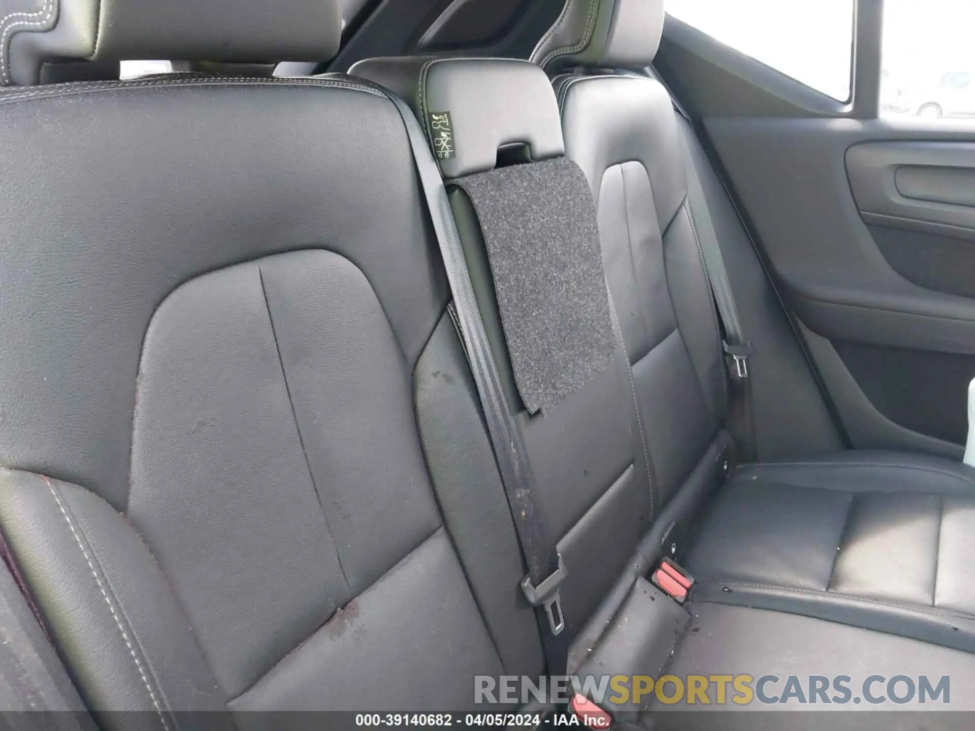 8 fotografías del automóvil dañado YV4162UK6L2338664 VOLVO XC40 2020