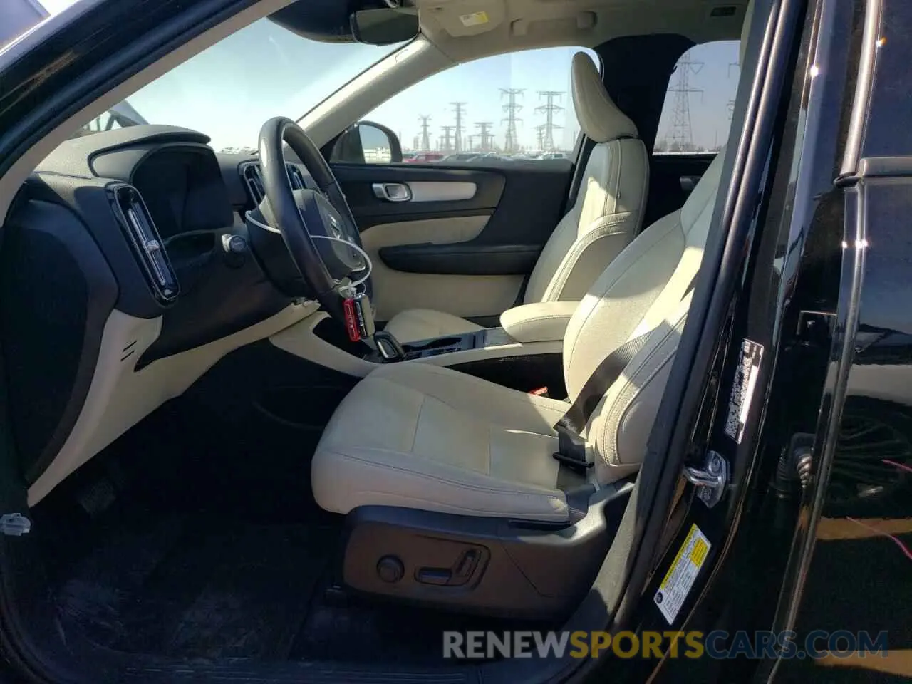 7 fotografías del automóvil dañado YV4162UK7L2287983 VOLVO XC40 2020