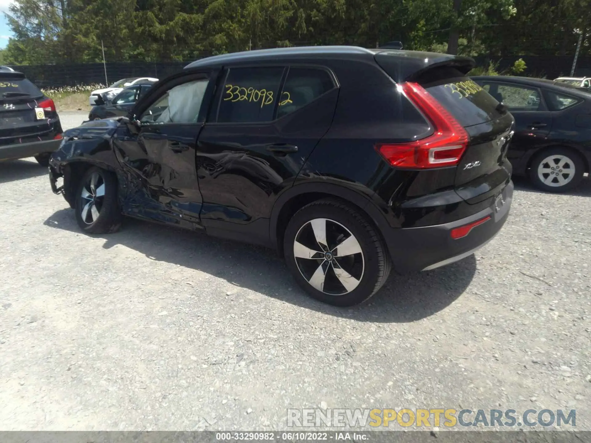 3 fotografías del automóvil dañado YV4162UK7L2289135 VOLVO XC40 2020
