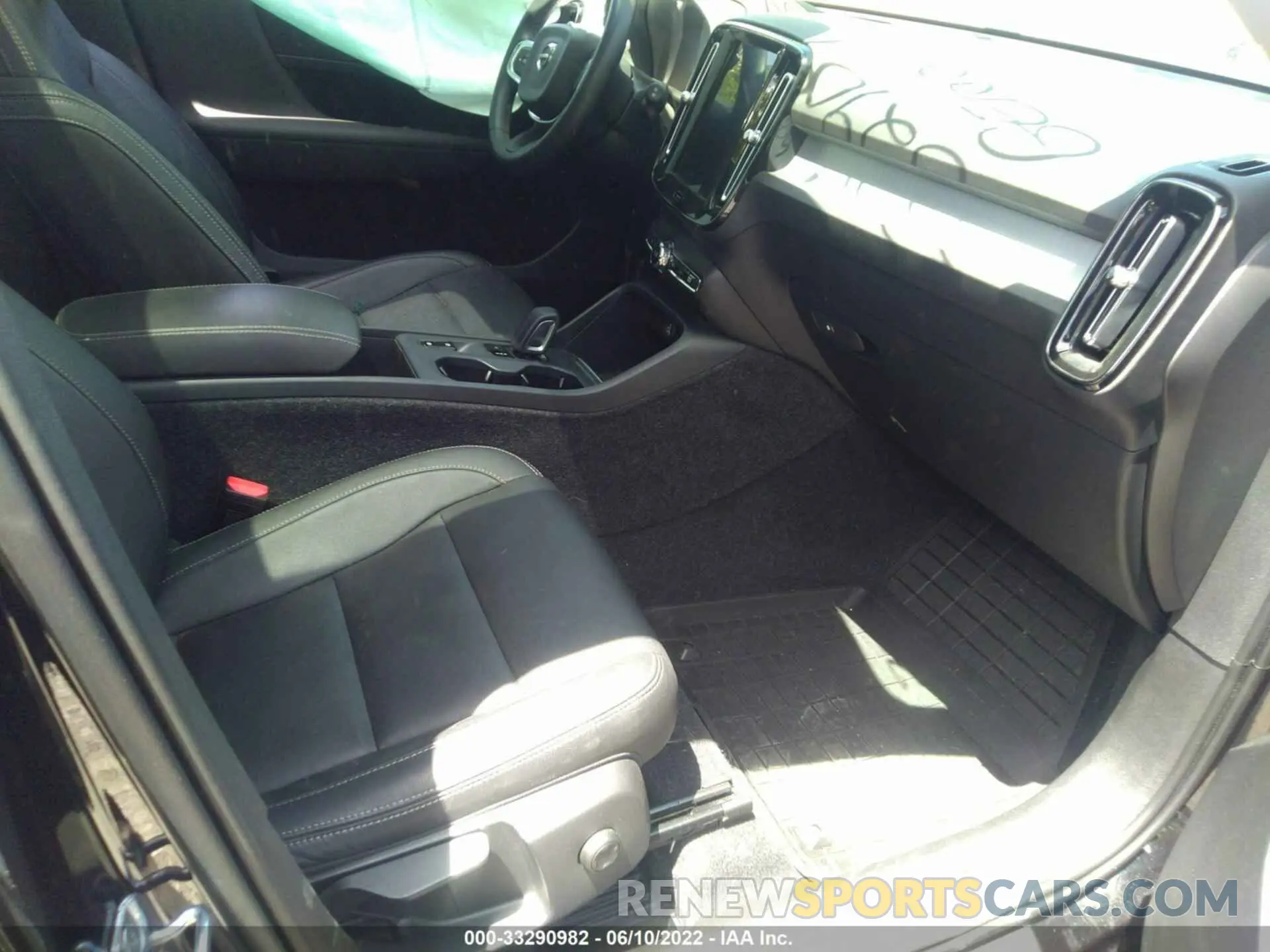 5 fotografías del automóvil dañado YV4162UK7L2289135 VOLVO XC40 2020