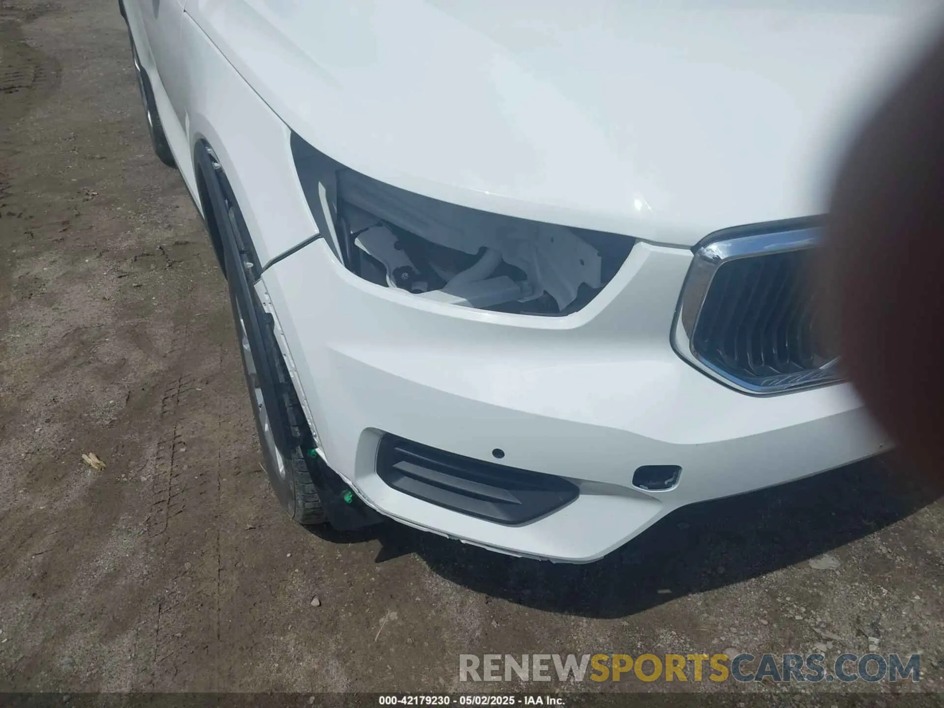 12 fotografías del automóvil dañado YV4162UK7L2336776 VOLVO XC40 2020