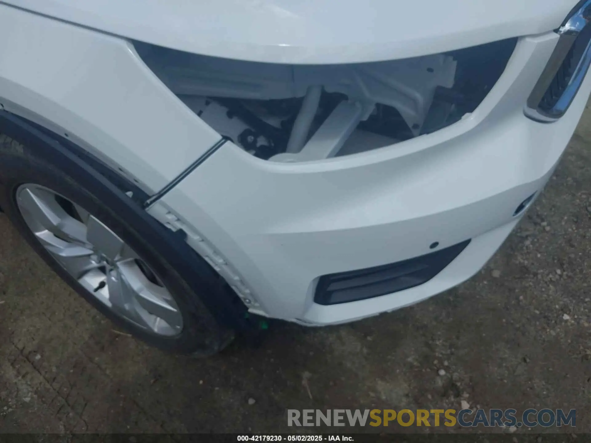 18 fotografías del automóvil dañado YV4162UK7L2336776 VOLVO XC40 2020