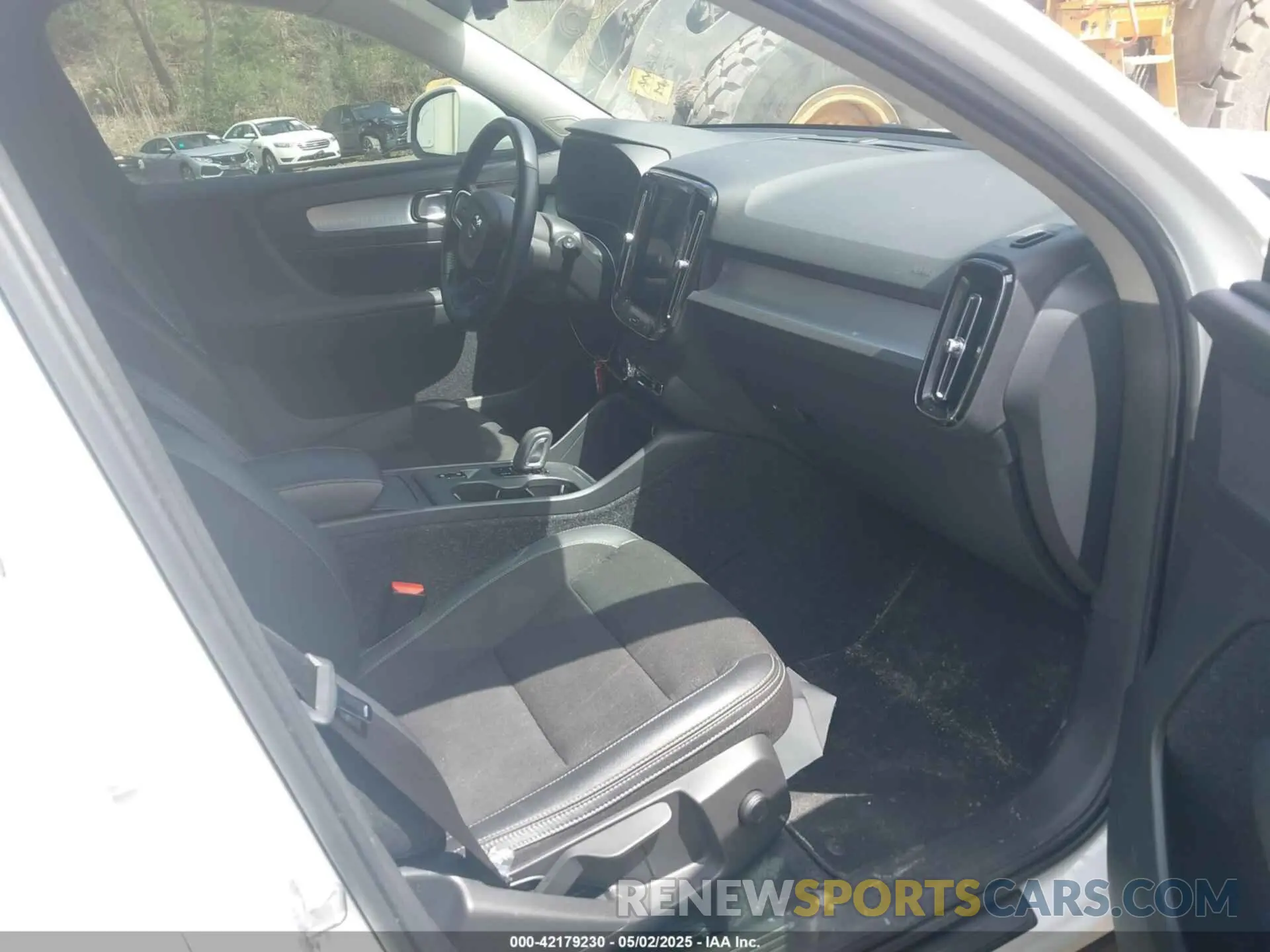 5 fotografías del automóvil dañado YV4162UK7L2336776 VOLVO XC40 2020