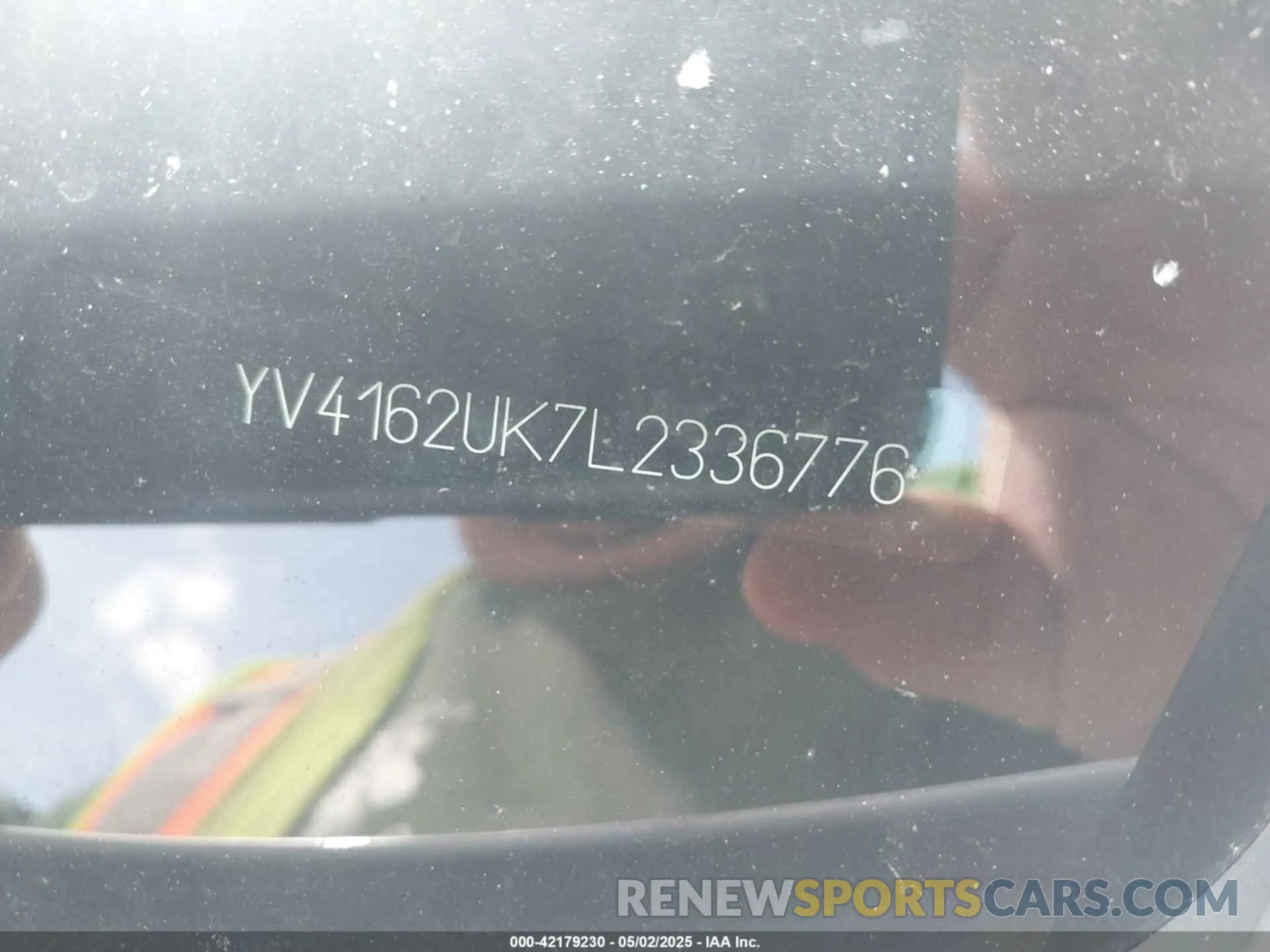 9 fotografías del automóvil dañado YV4162UK7L2336776 VOLVO XC40 2020