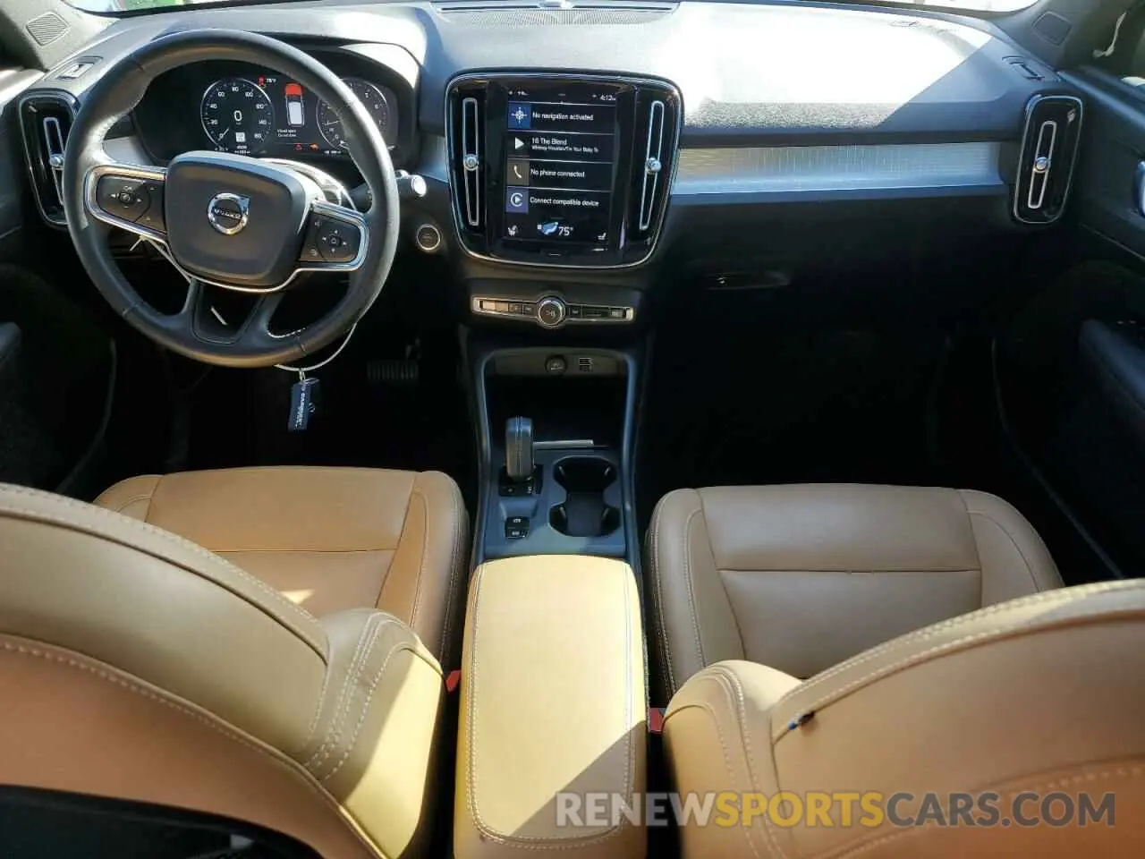 8 fotografías del automóvil dañado YV4162UK8L2177380 VOLVO XC40 2020