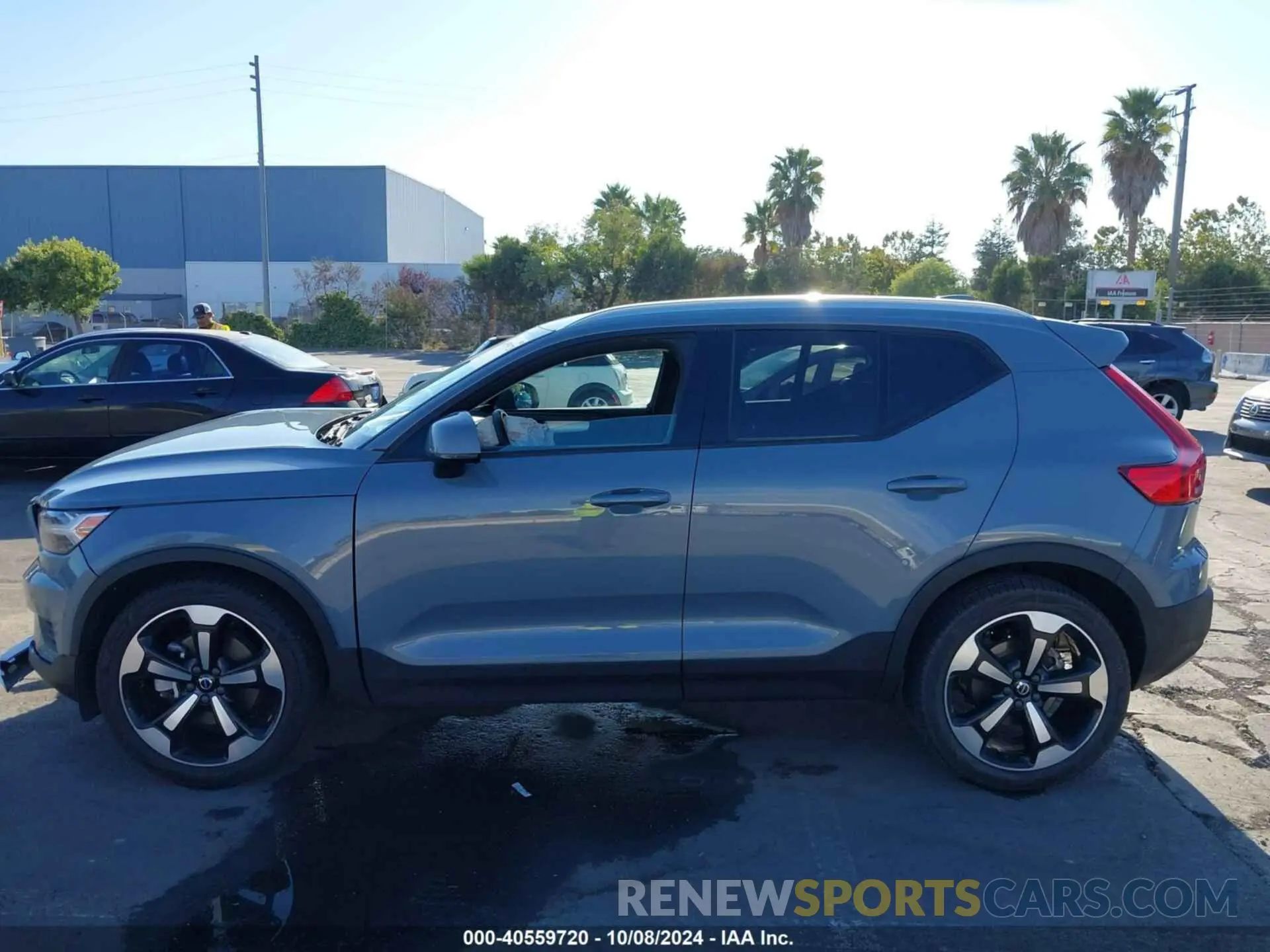 14 fotografías del automóvil dañado YV4162UK8L2197886 VOLVO XC40 2020