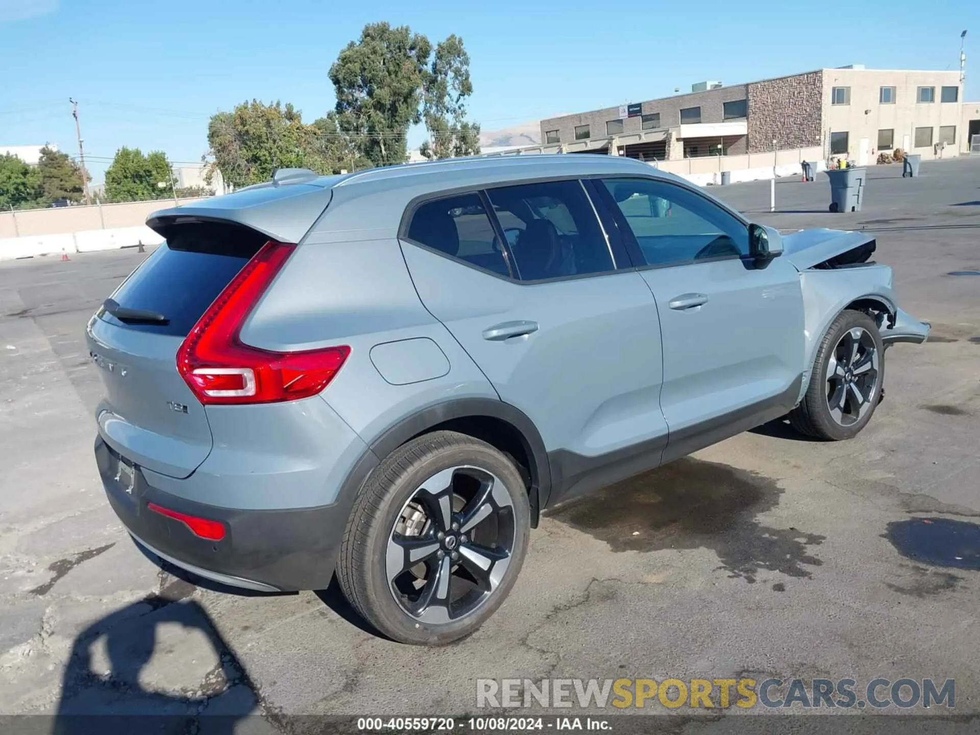 4 fotografías del automóvil dañado YV4162UK8L2197886 VOLVO XC40 2020