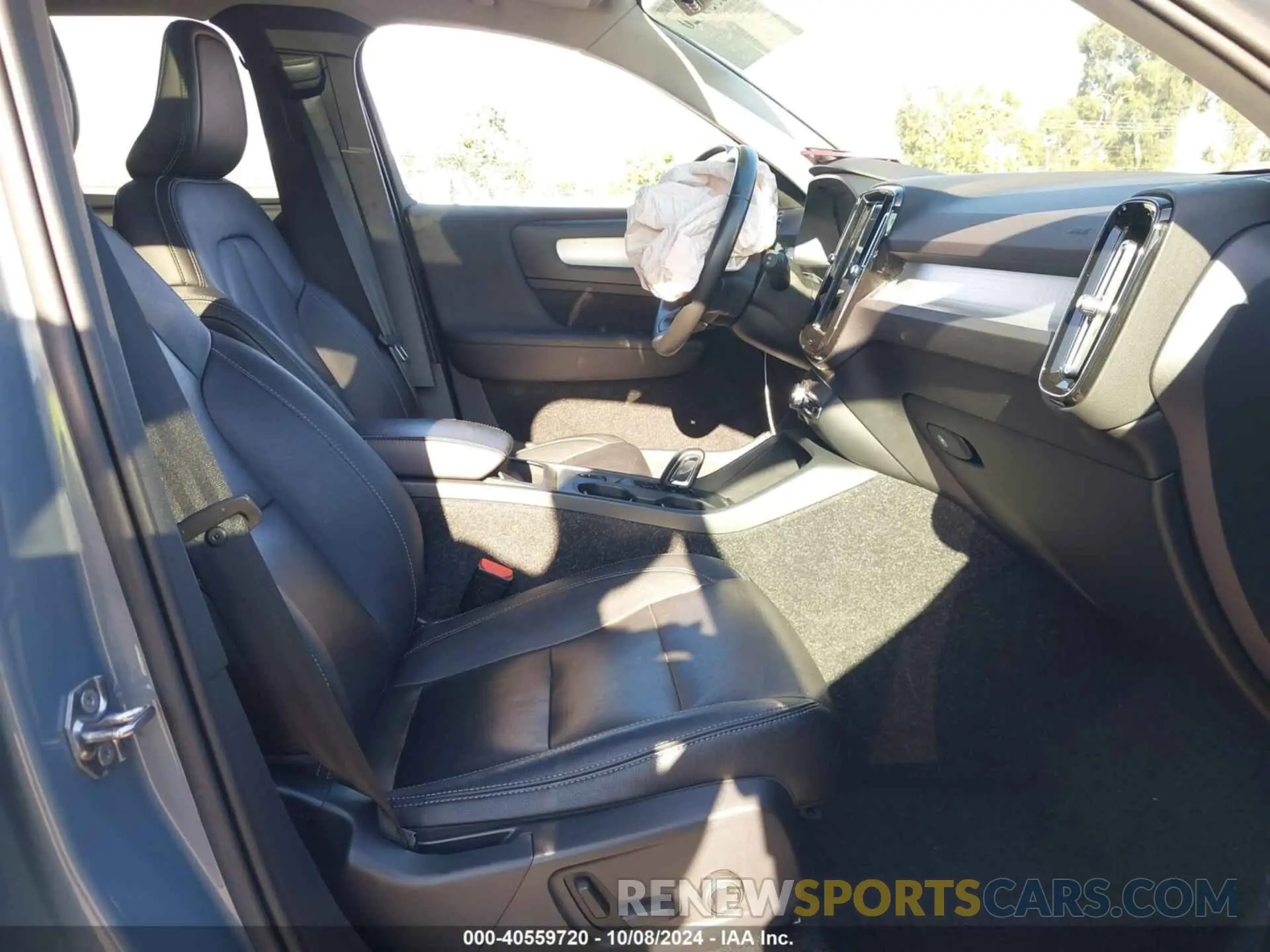 5 fotografías del automóvil dañado YV4162UK8L2197886 VOLVO XC40 2020