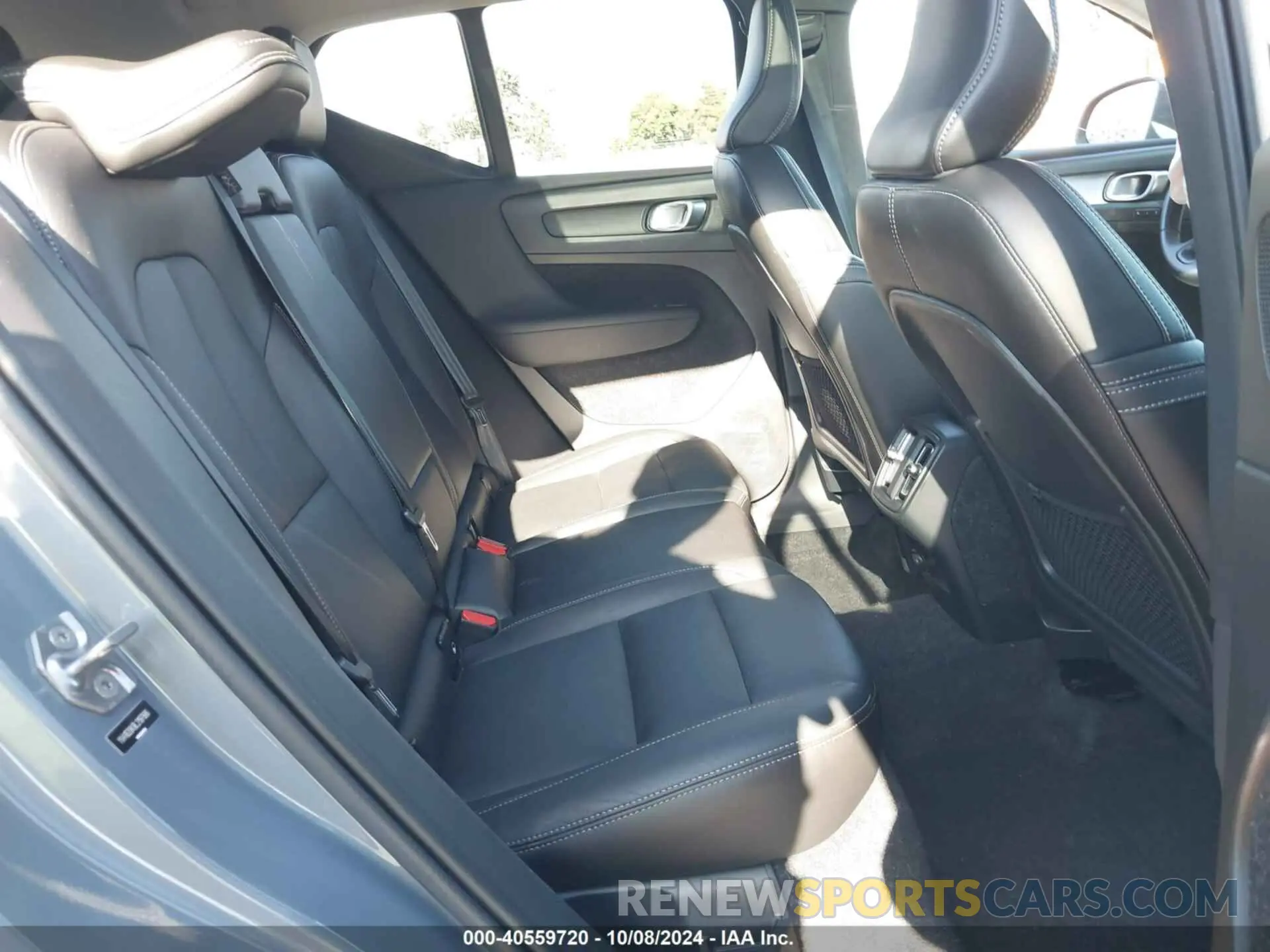8 fotografías del automóvil dañado YV4162UK8L2197886 VOLVO XC40 2020