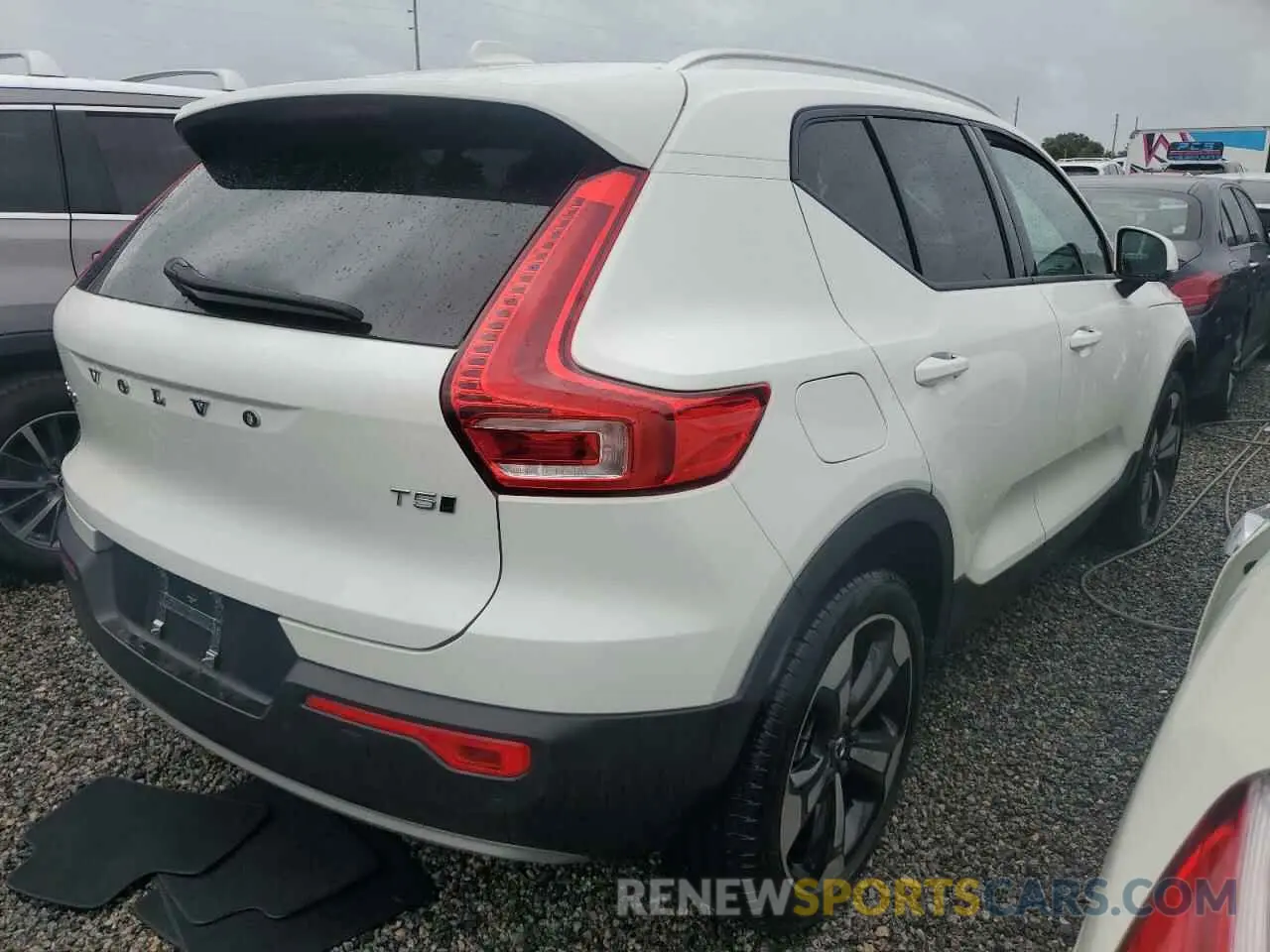 3 fotografías del automóvil dañado YV4162UKXL2346816 VOLVO XC40 2020