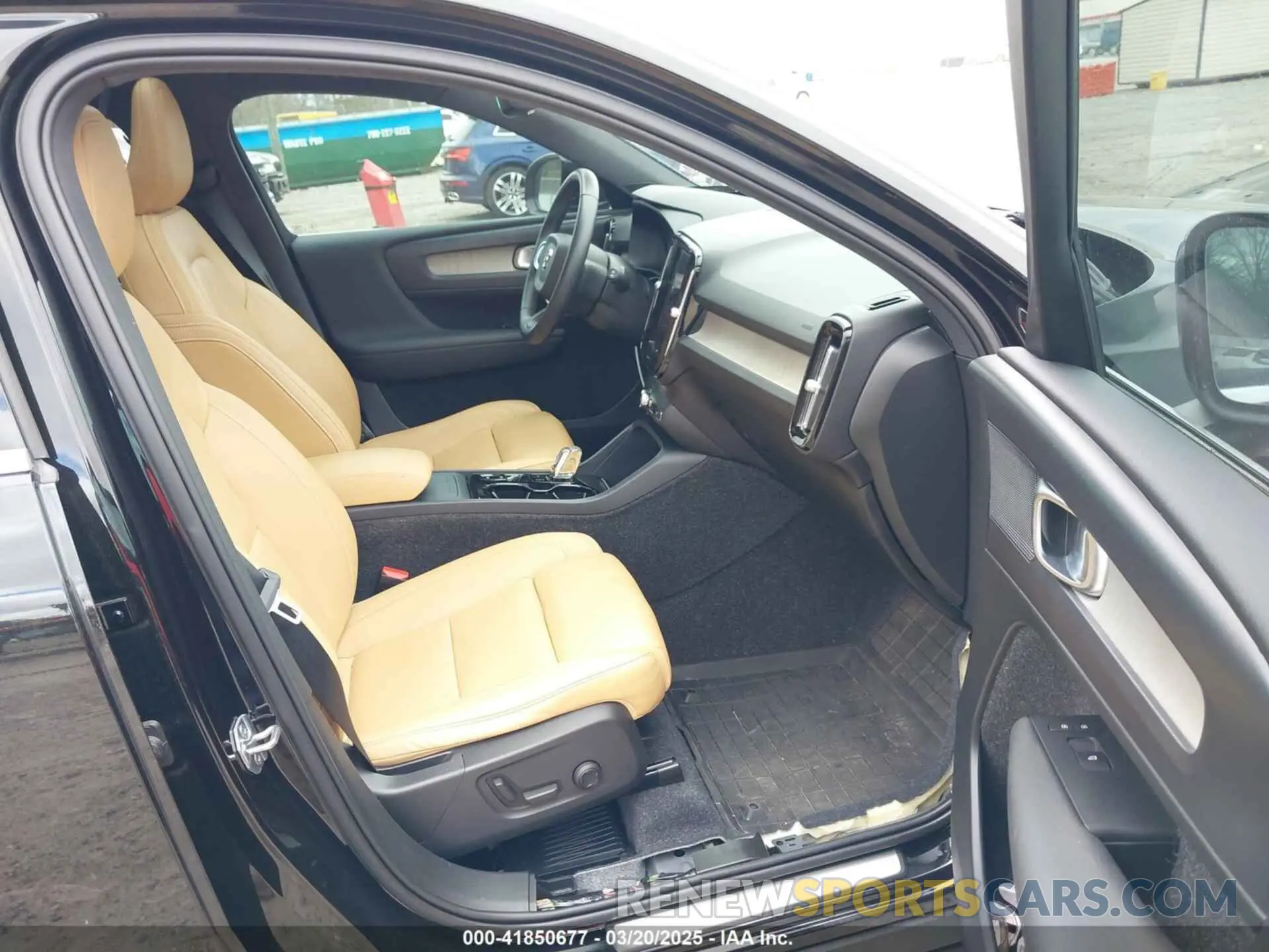 5 fotografías del automóvil dañado YV4162UL1L2262702 VOLVO XC40 2020