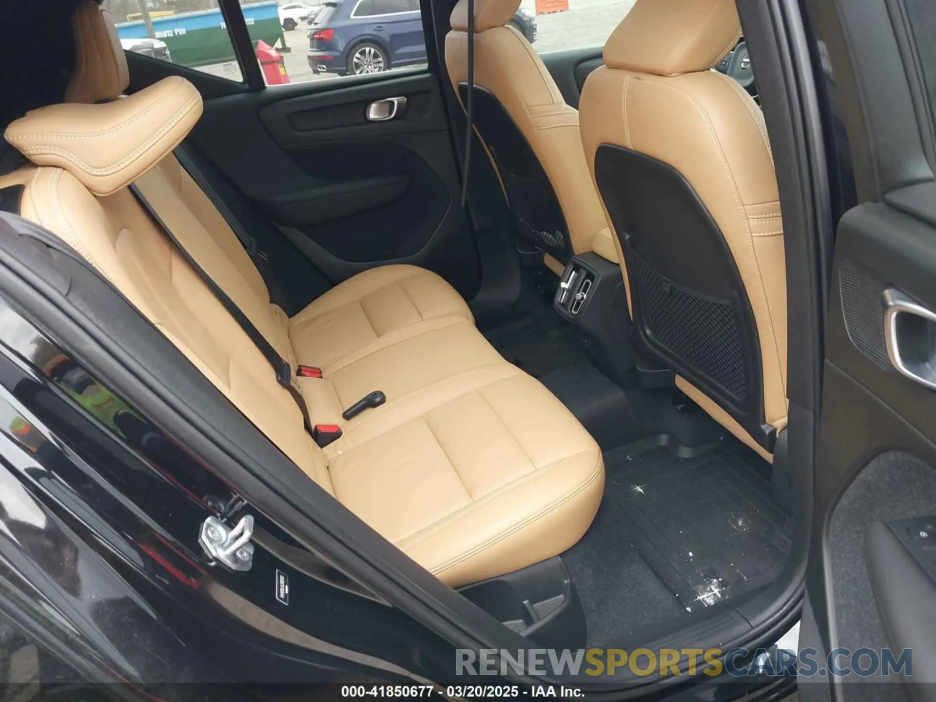 8 fotografías del automóvil dañado YV4162UL1L2262702 VOLVO XC40 2020