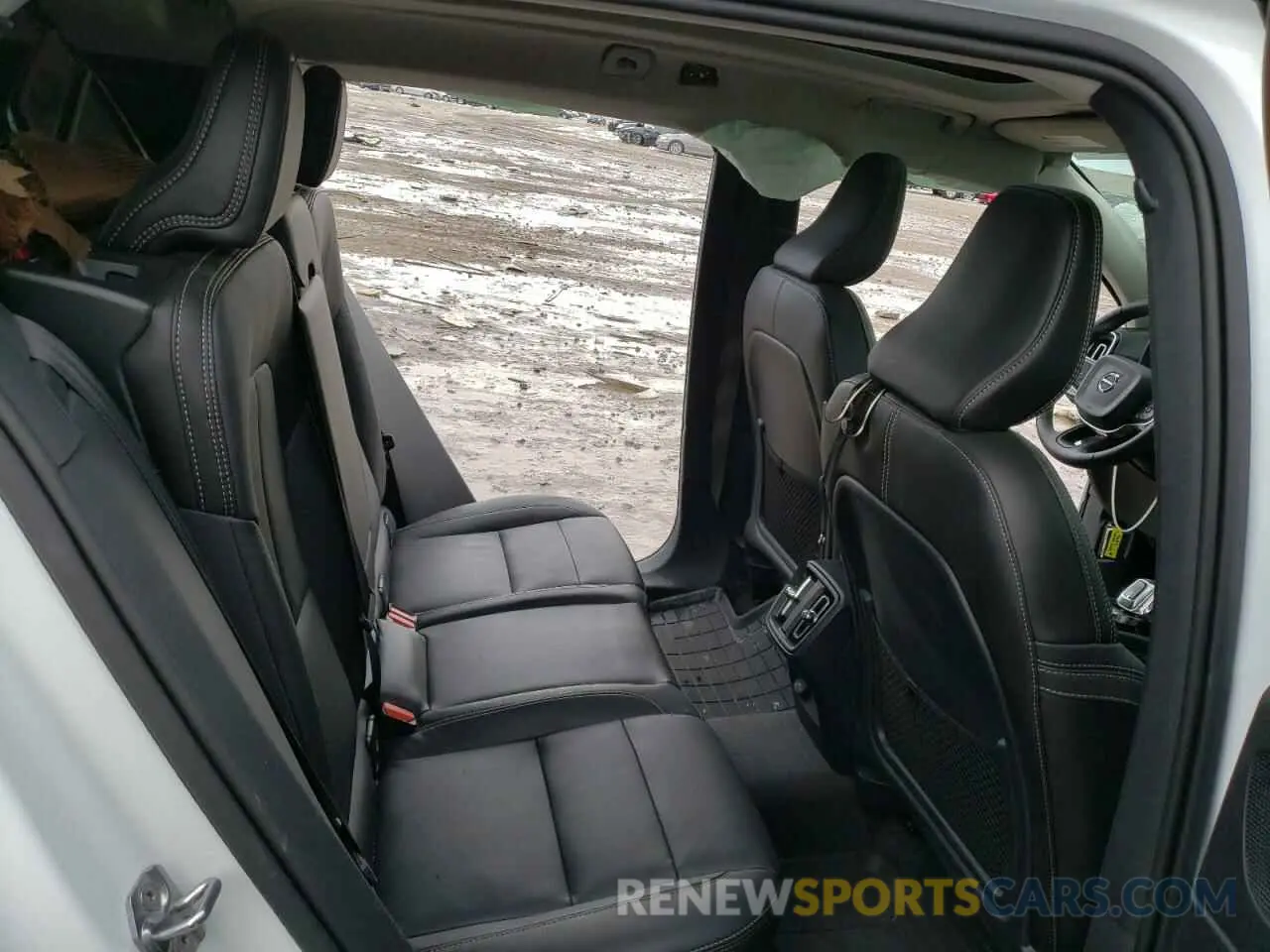 11 fotografías del automóvil dañado YV4162UL2L2174791 VOLVO XC40 2020