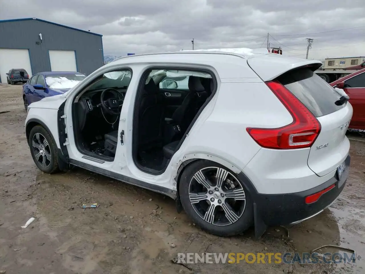 2 fotografías del automóvil dañado YV4162UL2L2174791 VOLVO XC40 2020