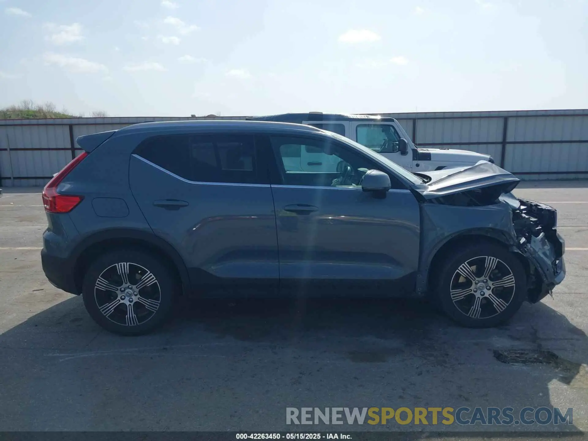 13 fotografías del automóvil dañado YV4162UL2L2306951 VOLVO XC40 2020