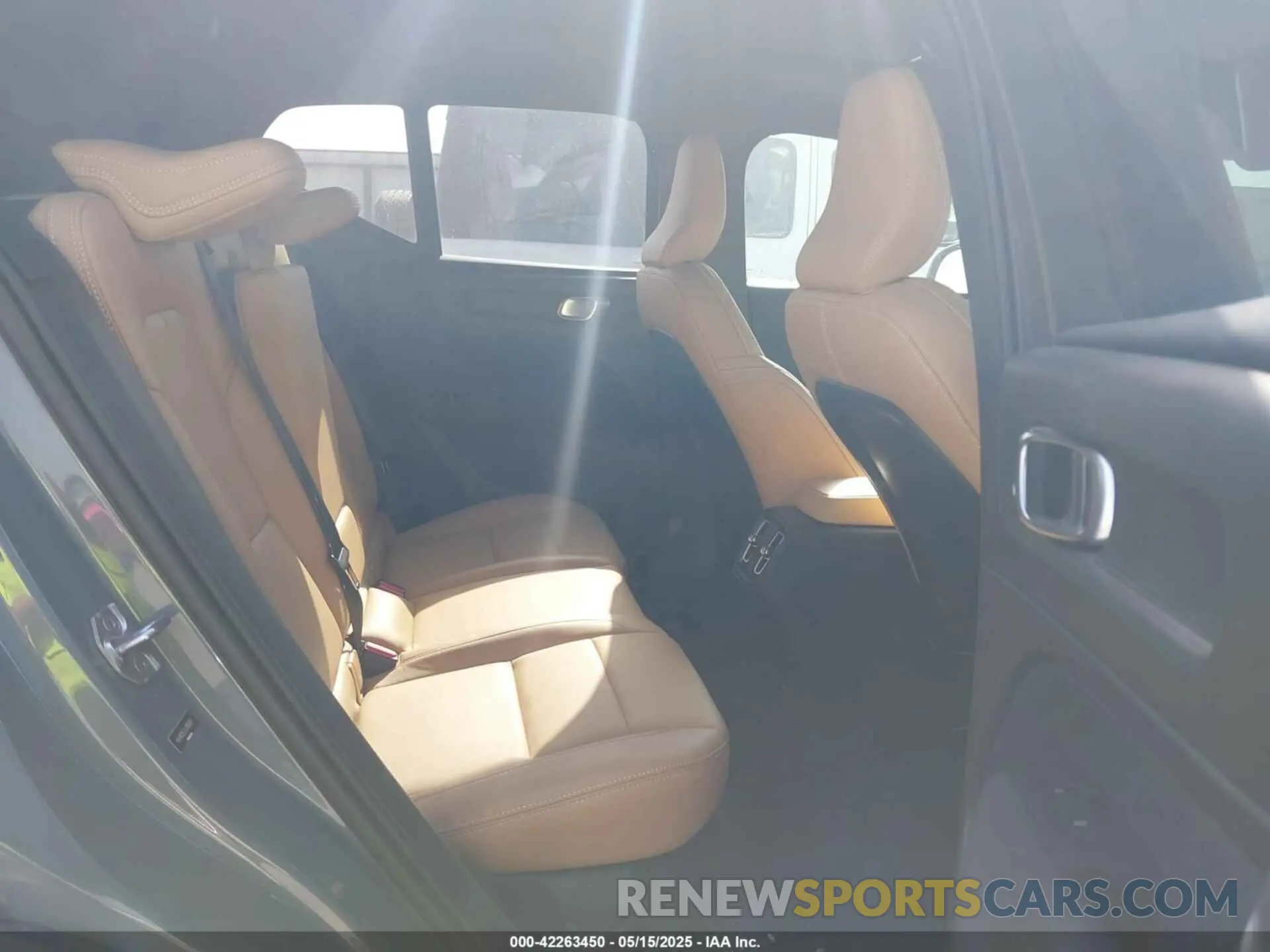 8 fotografías del automóvil dañado YV4162UL2L2306951 VOLVO XC40 2020