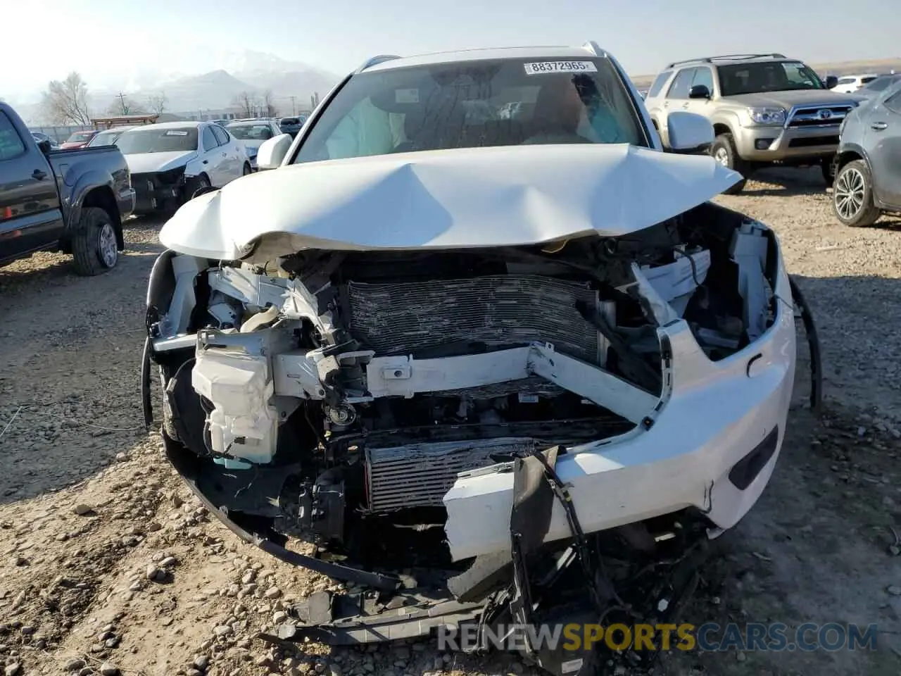 5 fotografías del automóvil dañado YV4162UL2L2346558 VOLVO XC40 2020