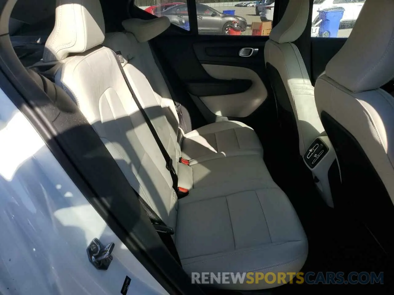 11 fotografías del automóvil dañado YV4162UL4L2296469 VOLVO XC40 2020