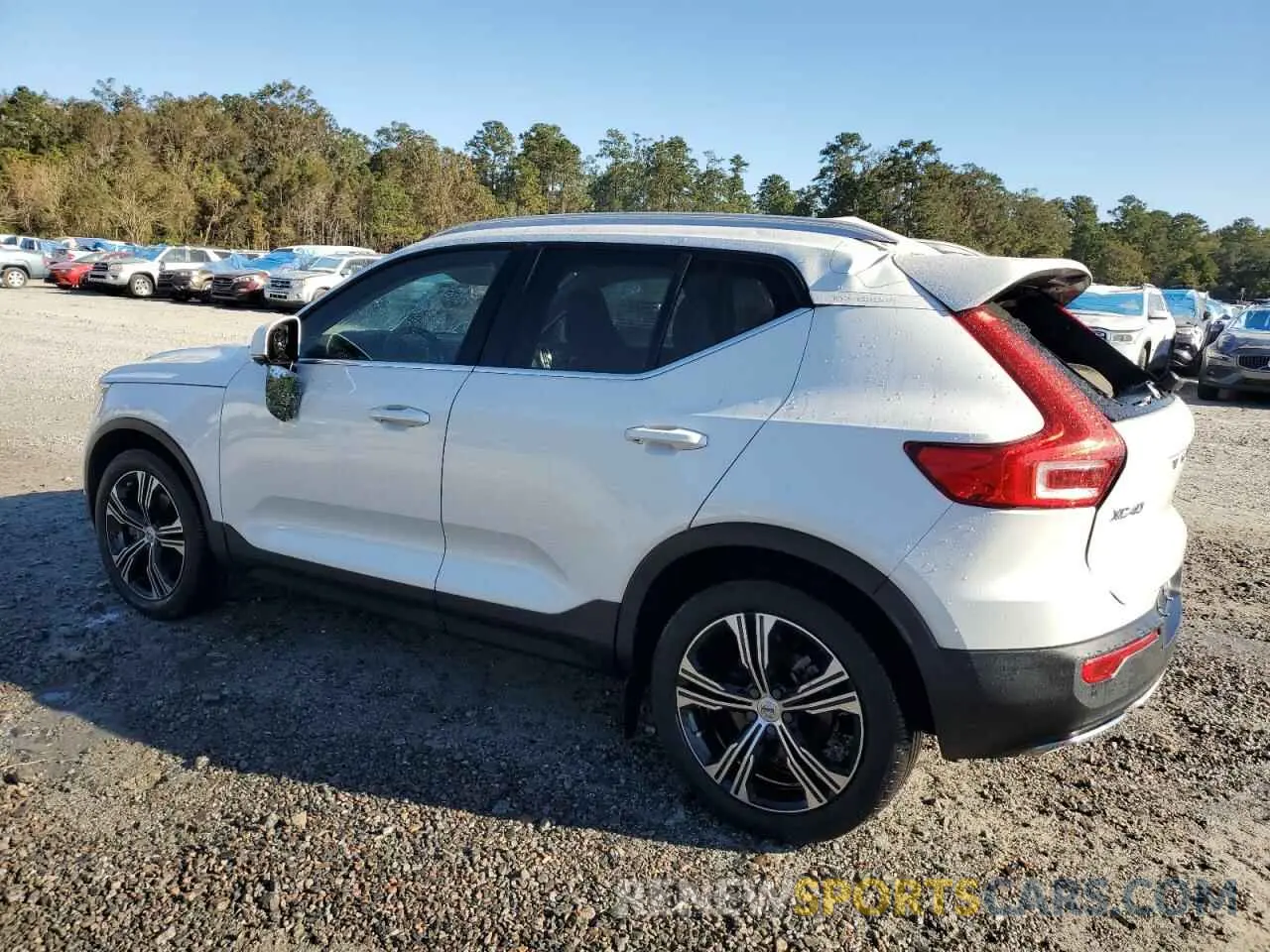2 fotografías del automóvil dañado YV4162UL4L2296469 VOLVO XC40 2020