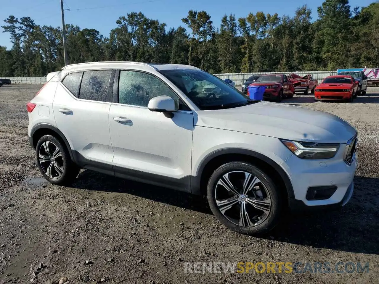 4 fotografías del automóvil dañado YV4162UL4L2296469 VOLVO XC40 2020