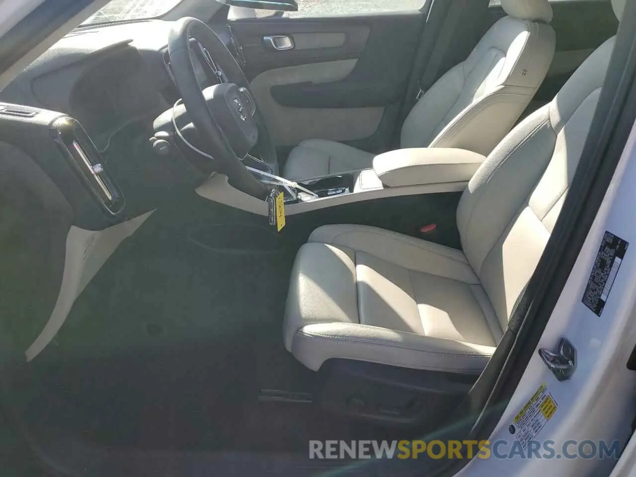 7 fotografías del automóvil dañado YV4162UL4L2296469 VOLVO XC40 2020