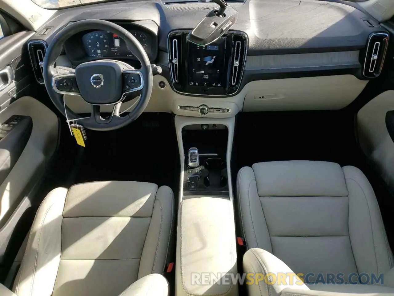 8 fotografías del automóvil dañado YV4162UL4L2296469 VOLVO XC40 2020