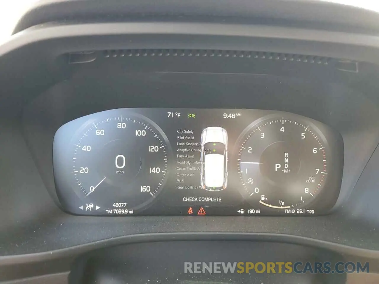 9 fotografías del automóvil dañado YV4162UL4L2296469 VOLVO XC40 2020