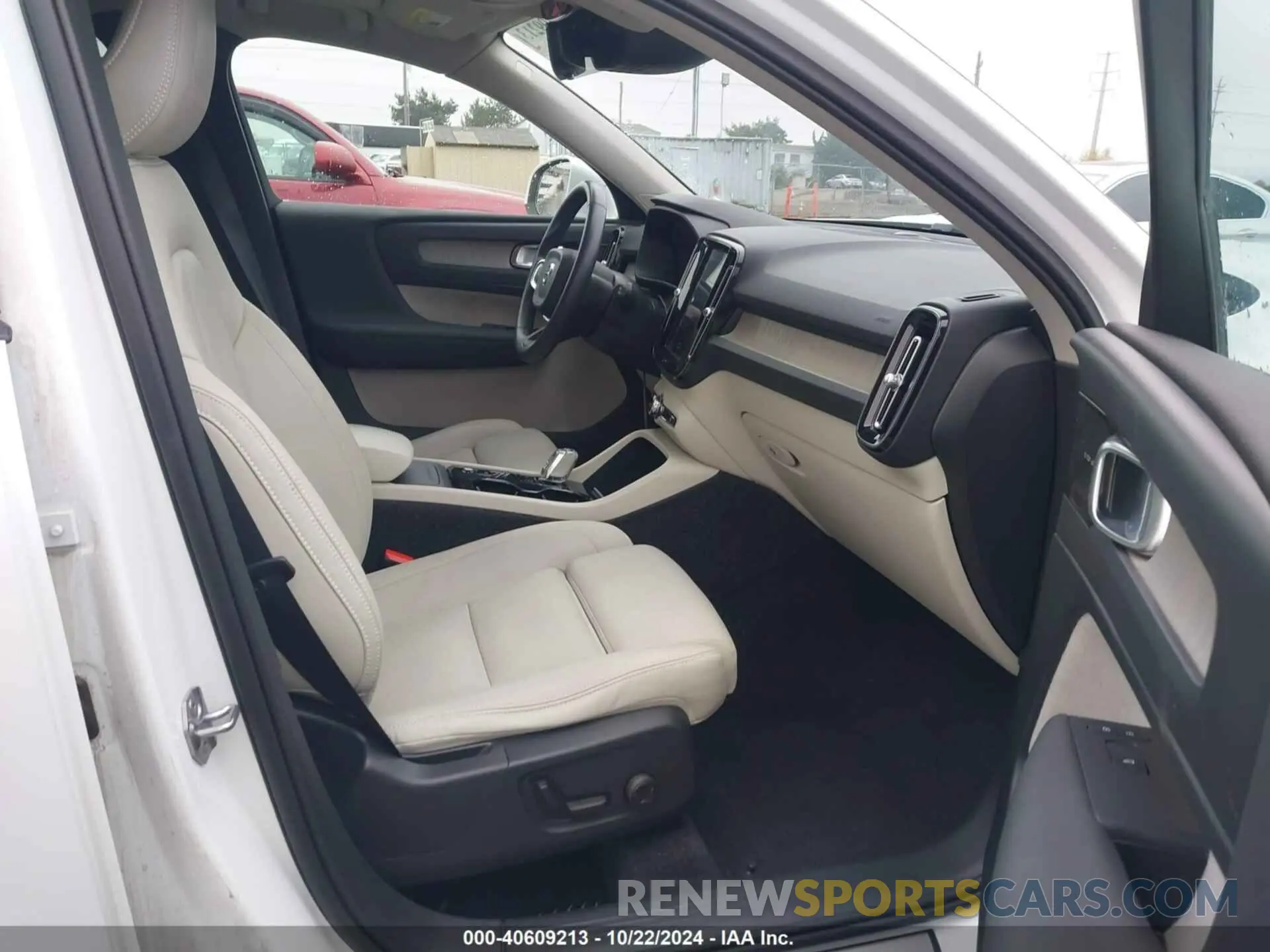 5 fotografías del automóvil dañado YV4162UL7L2253986 VOLVO XC40 2020