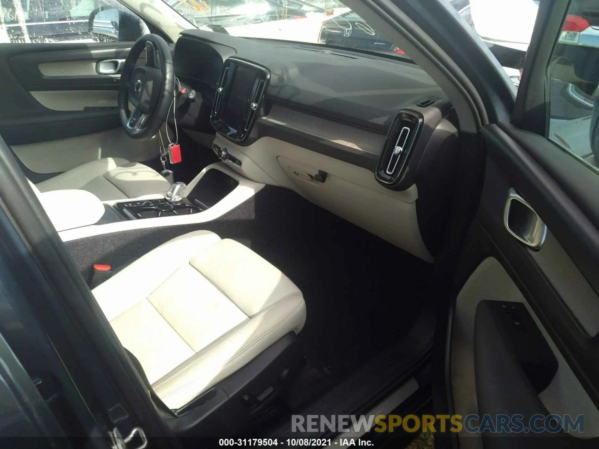 5 fotografías del automóvil dañado YV4162UL7L2265202 VOLVO XC40 2020