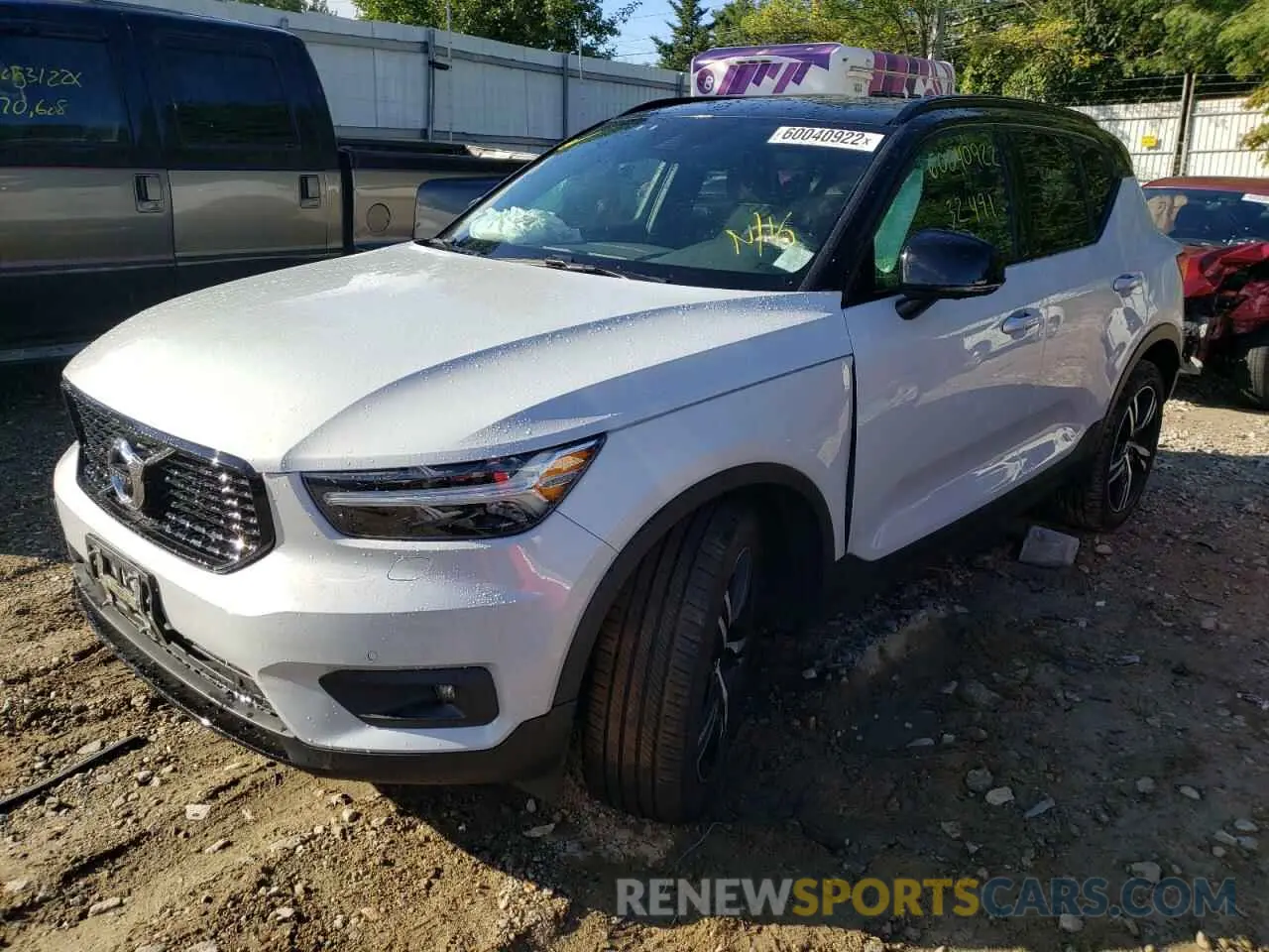 2 fotografías del automóvil dañado YV4162UM0L2283453 VOLVO XC40 2020