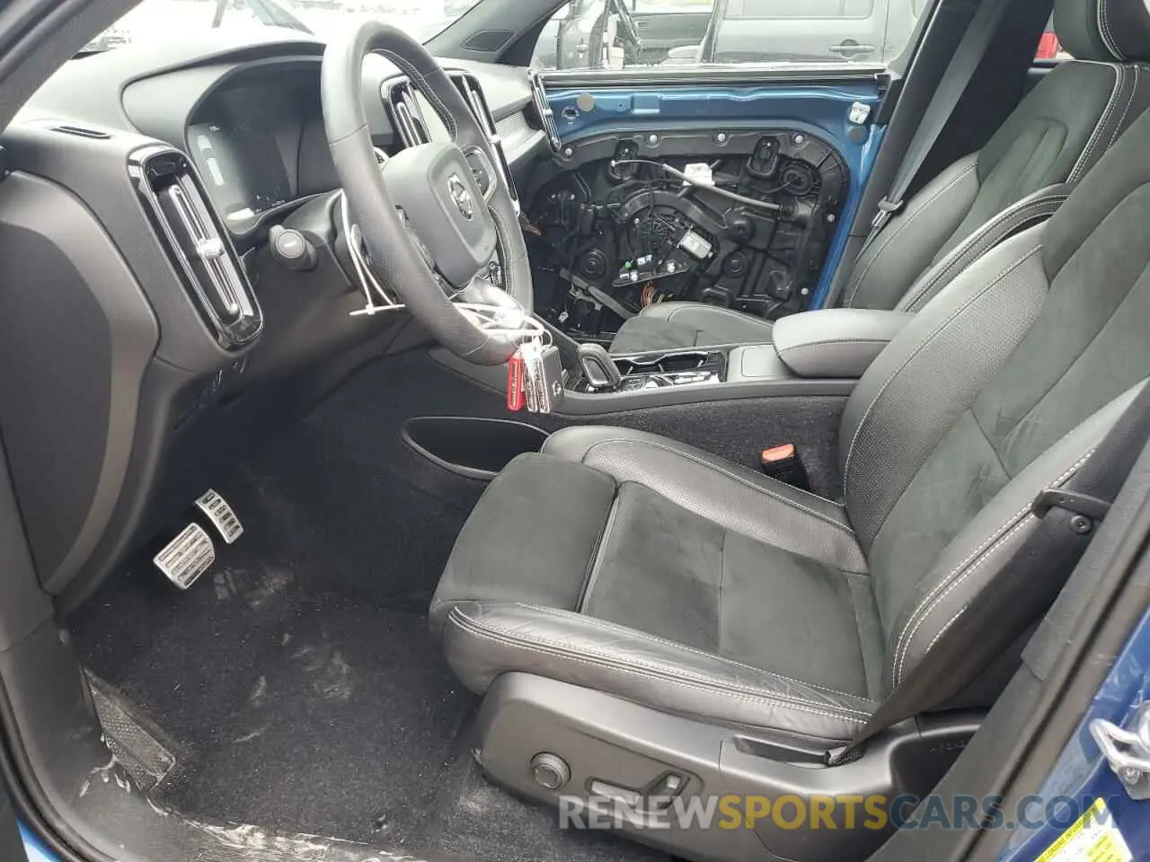 7 fotografías del automóvil dañado YV4162UM0L2307461 VOLVO XC40 2020