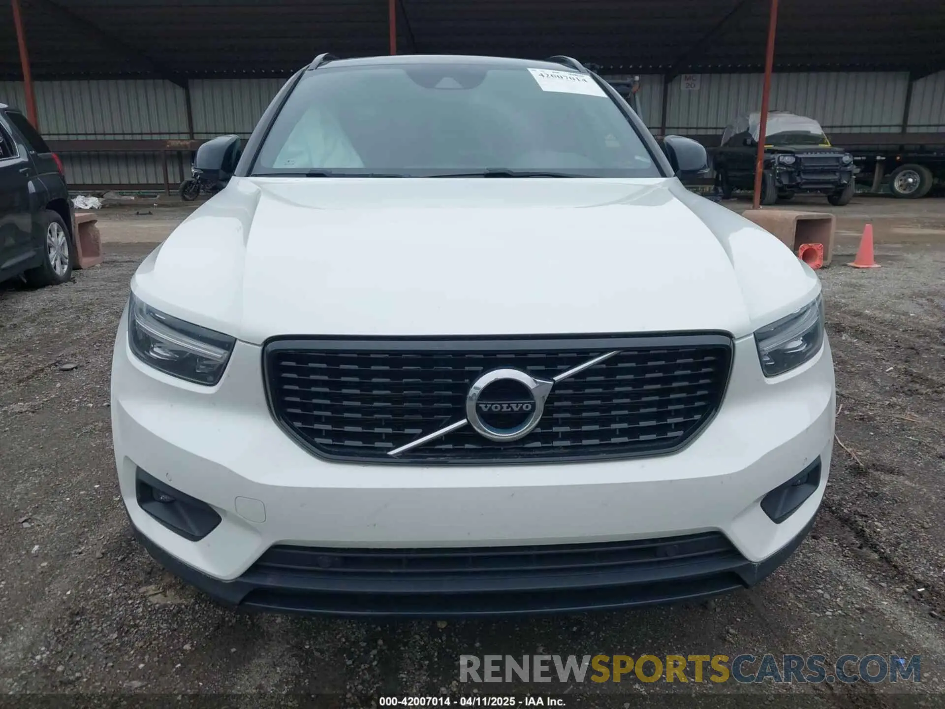 12 fotografías del automóvil dañado YV4162UM1L2337682 VOLVO XC40 2020