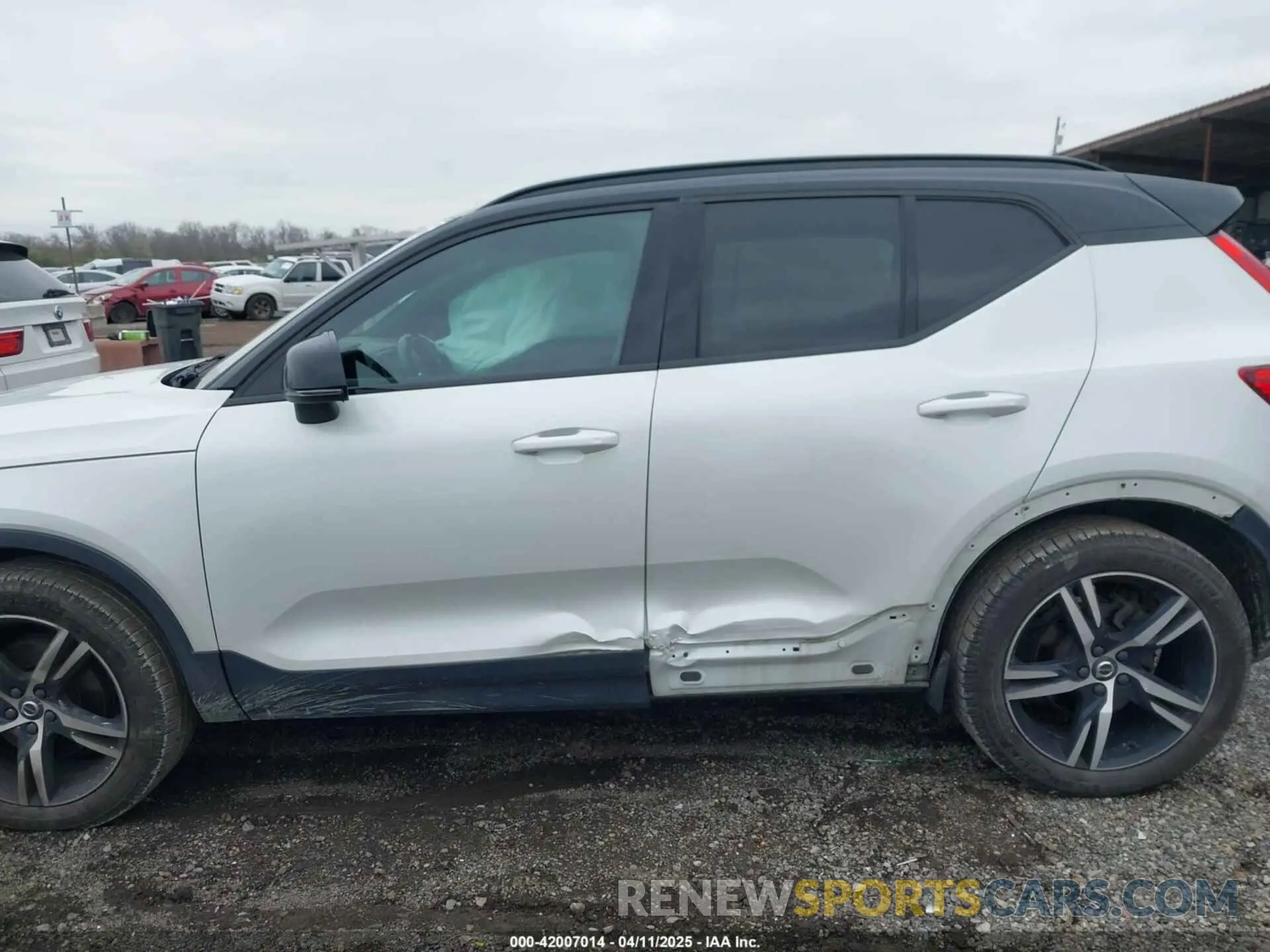 14 fotografías del automóvil dañado YV4162UM1L2337682 VOLVO XC40 2020