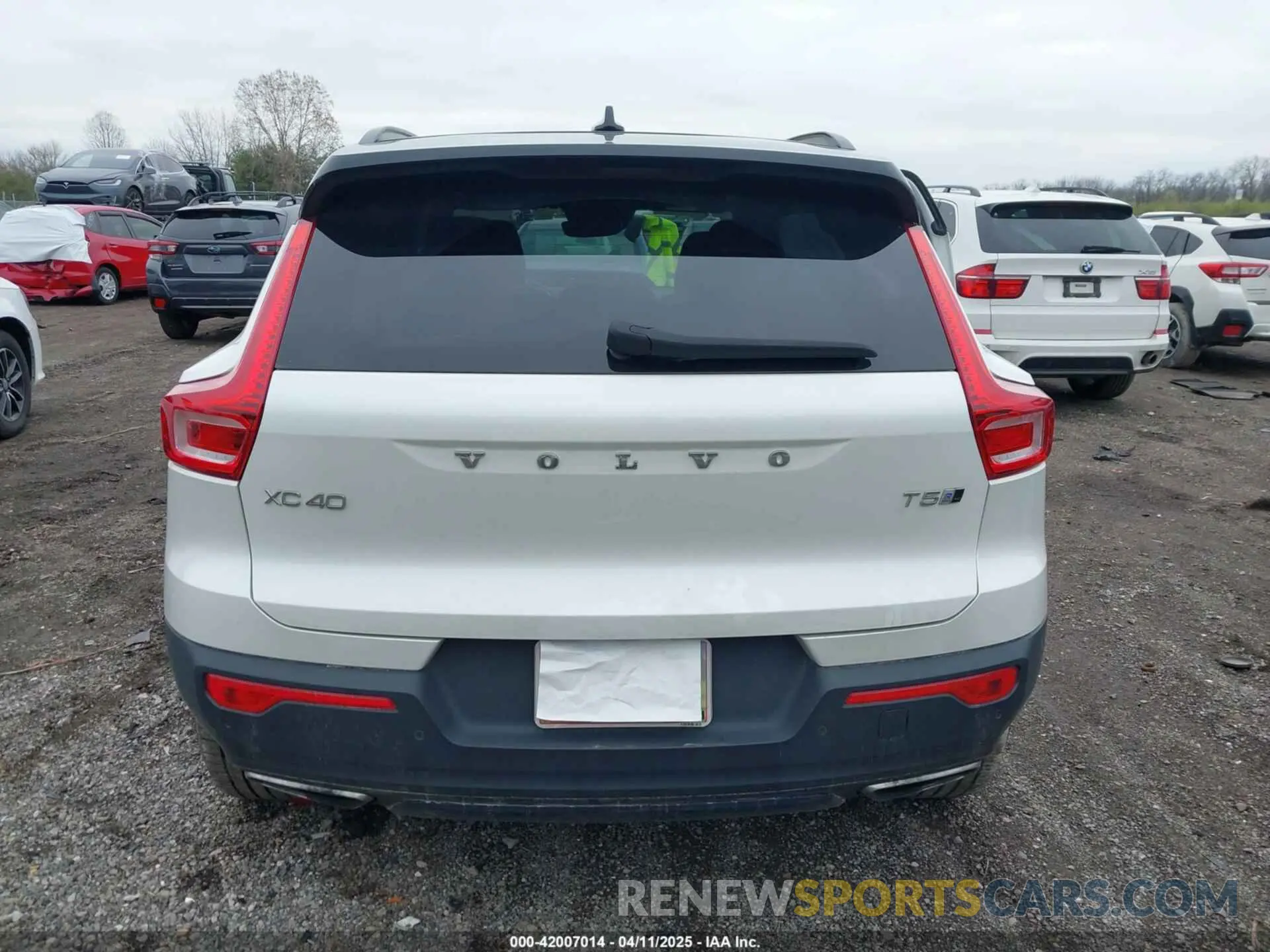 16 fotografías del automóvil dañado YV4162UM1L2337682 VOLVO XC40 2020