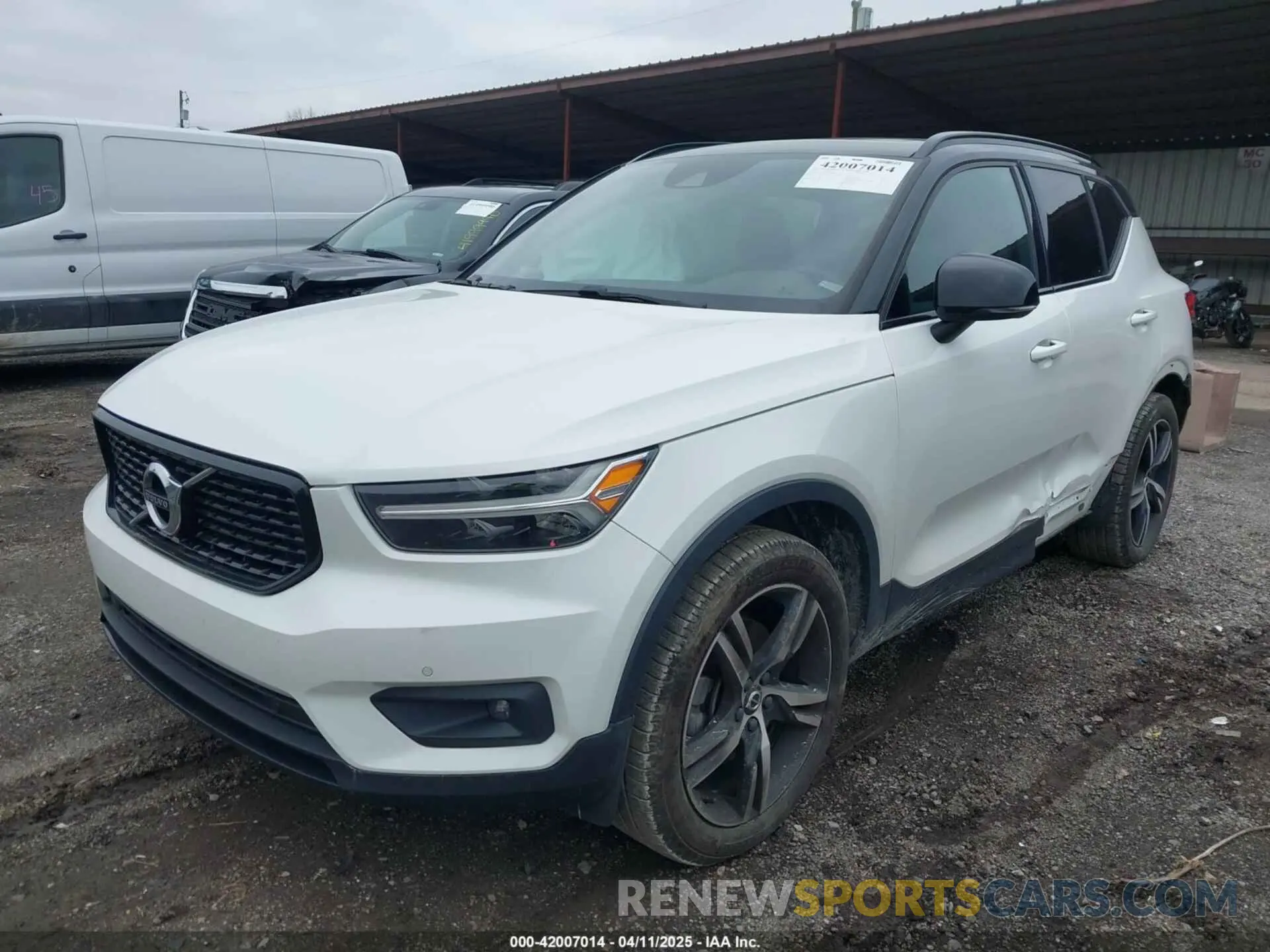 2 fotografías del automóvil dañado YV4162UM1L2337682 VOLVO XC40 2020