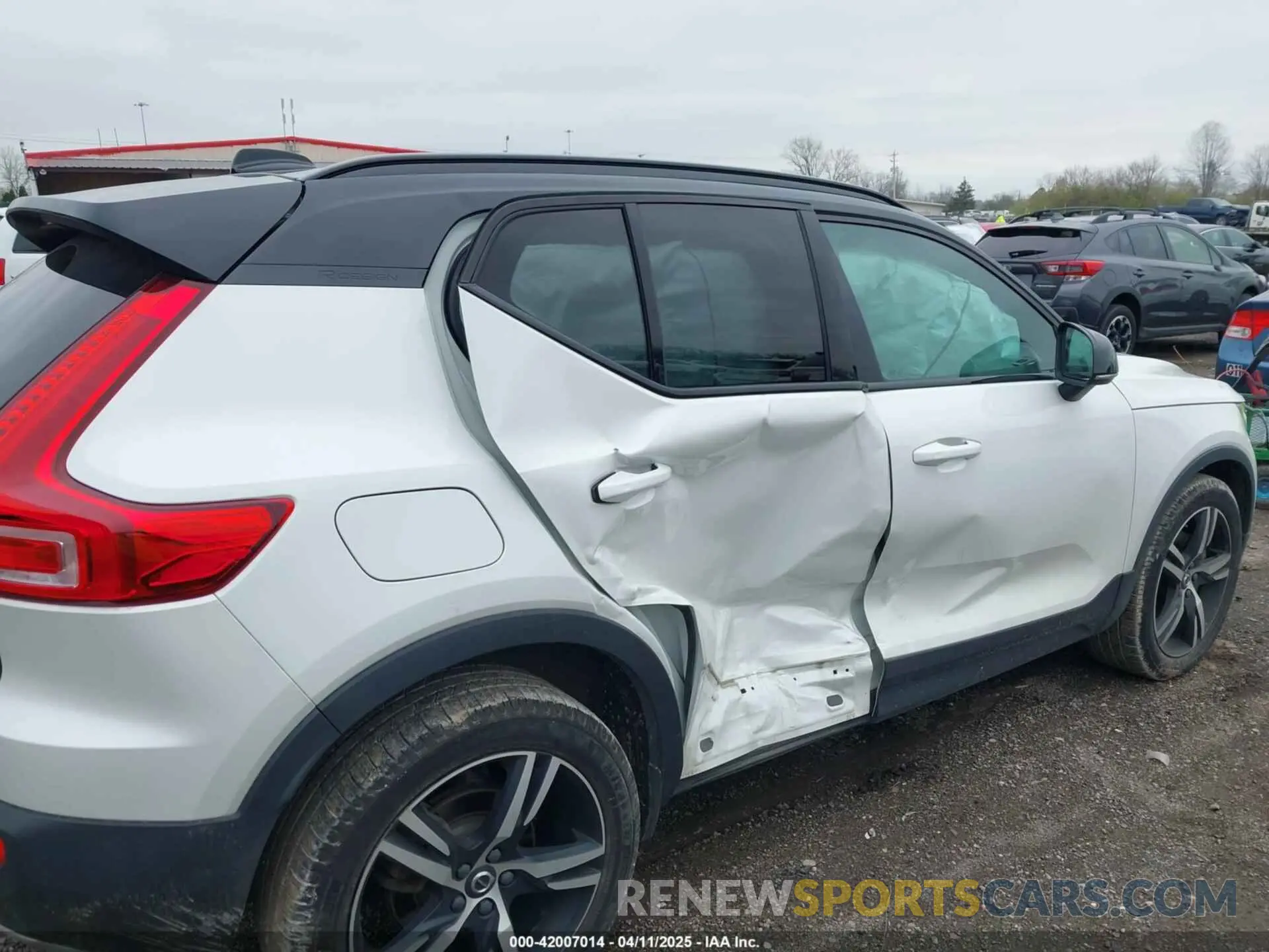 6 fotografías del automóvil dañado YV4162UM1L2337682 VOLVO XC40 2020